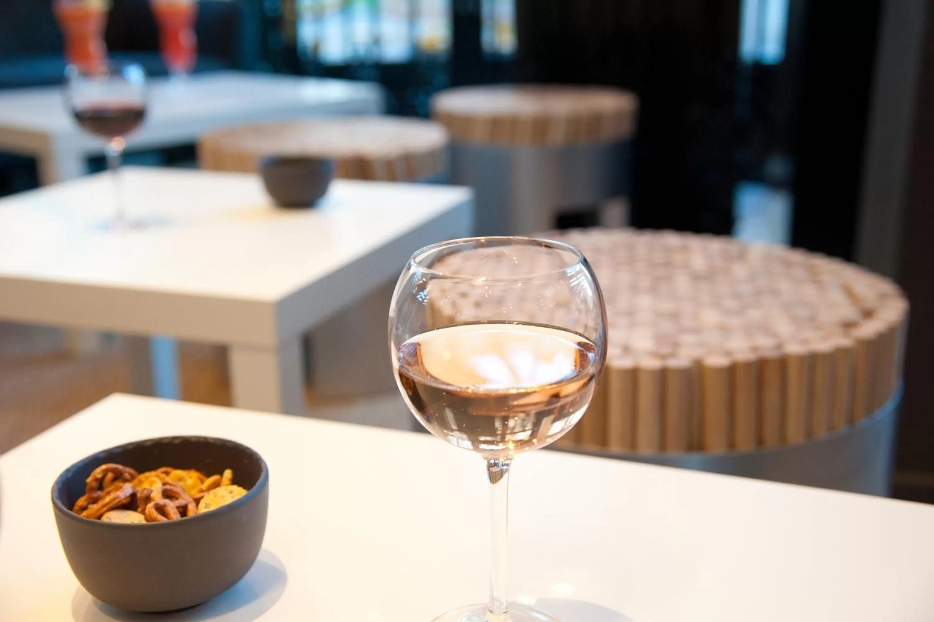 Lounge or bar in Ibis Saint Étienne - La Terrasse