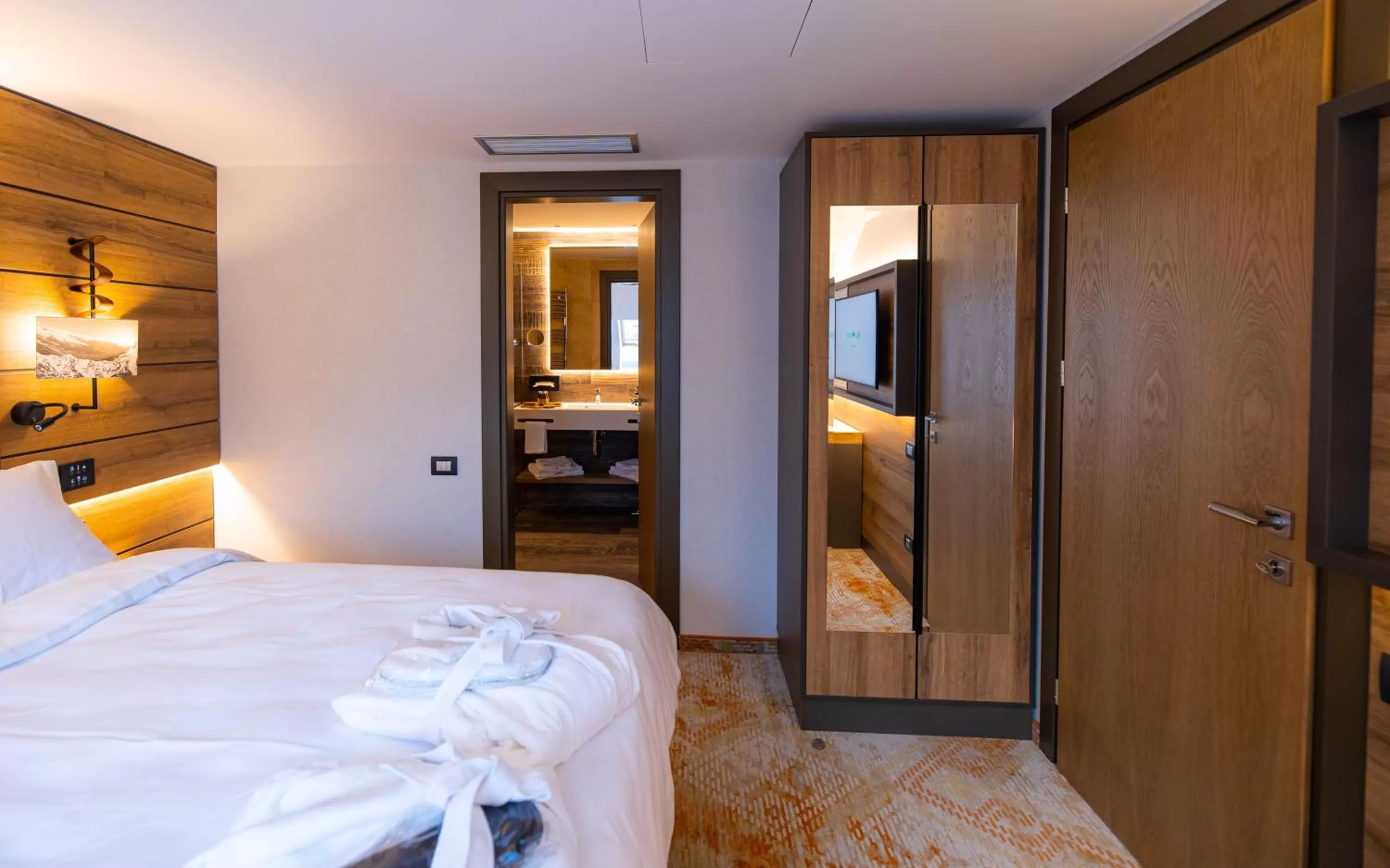 Photo of the whole room, Bed in Hotel Belmont & Spa