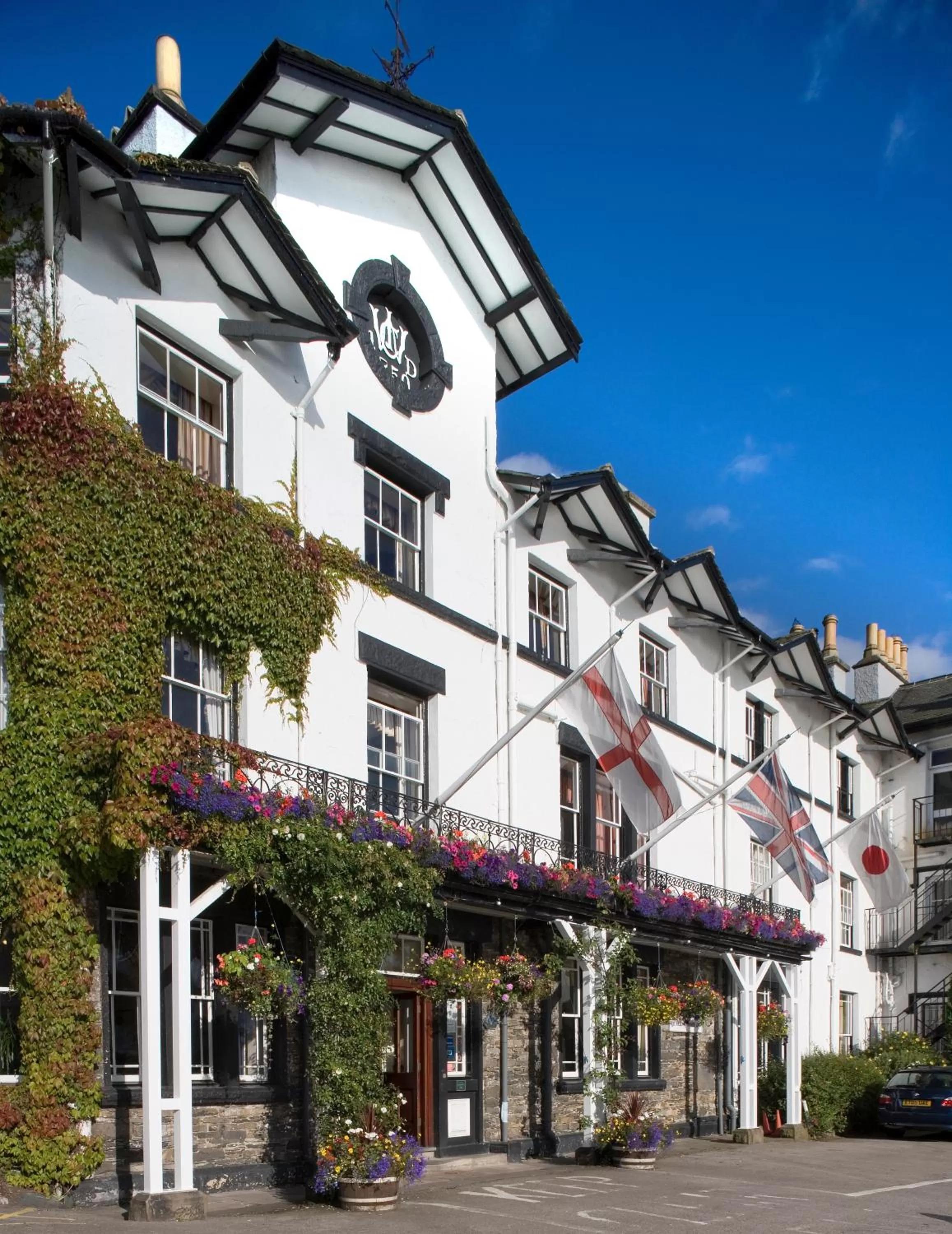 Facade/entrance in Low Wood Bay