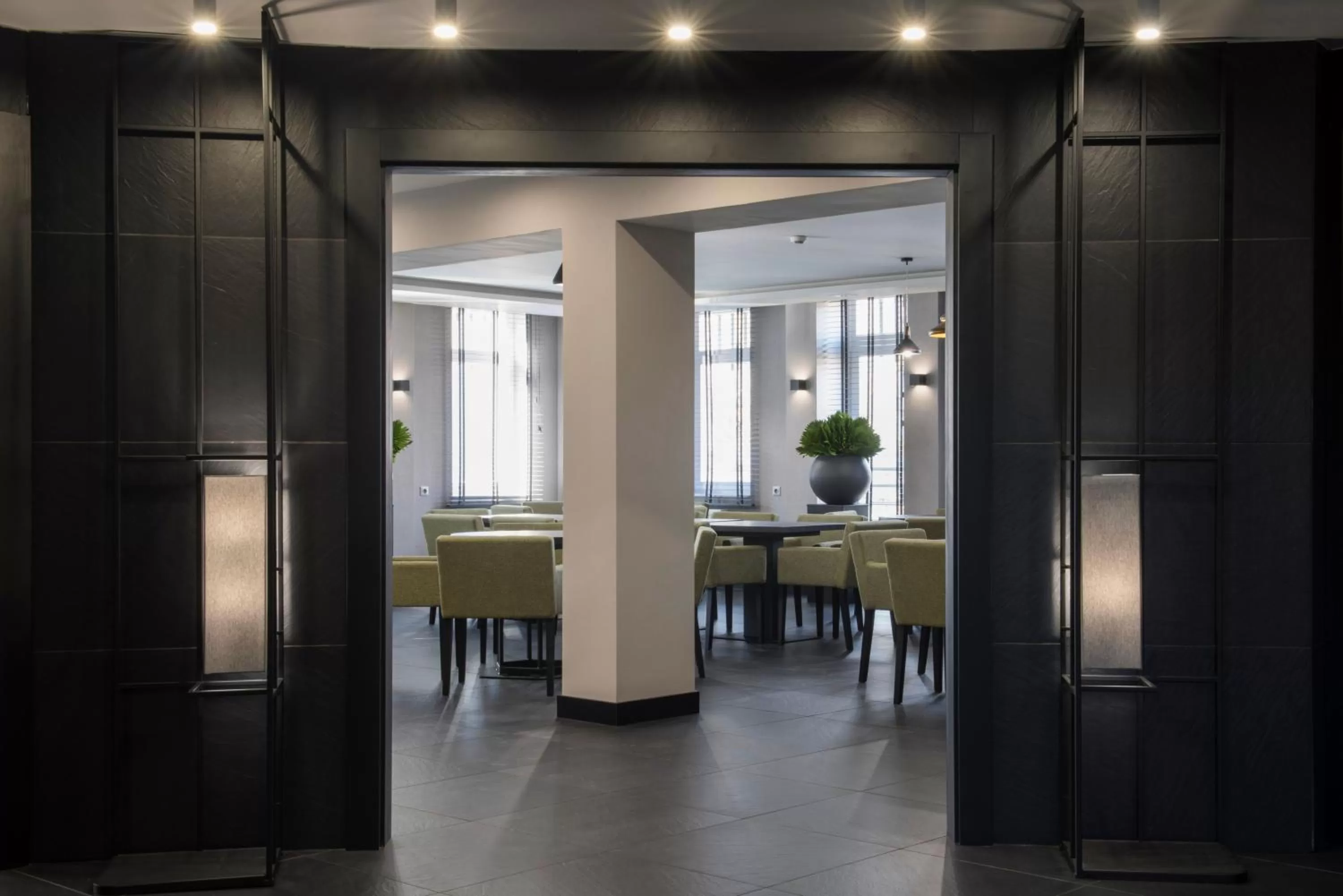 Restaurant/places to eat in Hotel Central