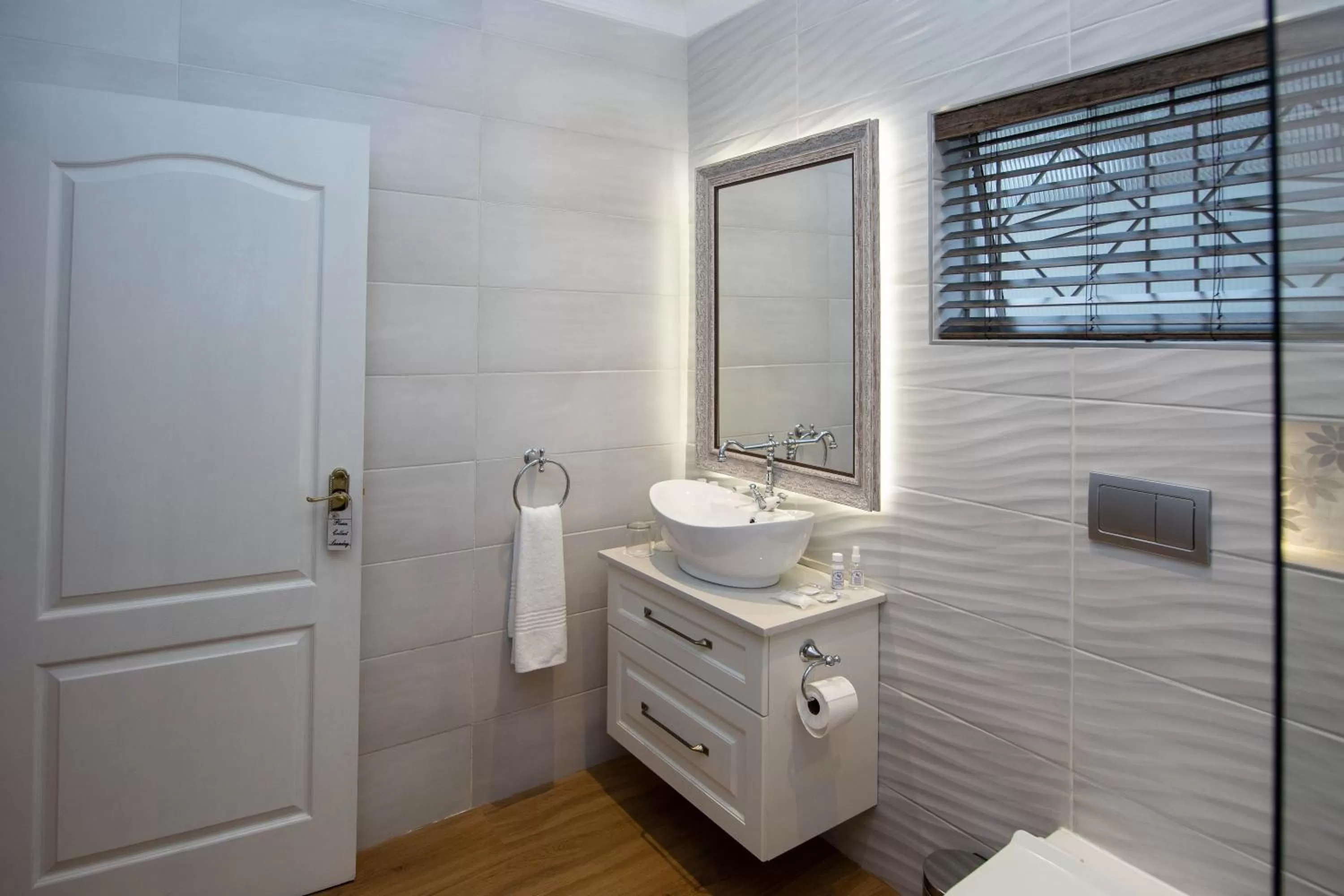 Bathroom in Milner House Kimberley