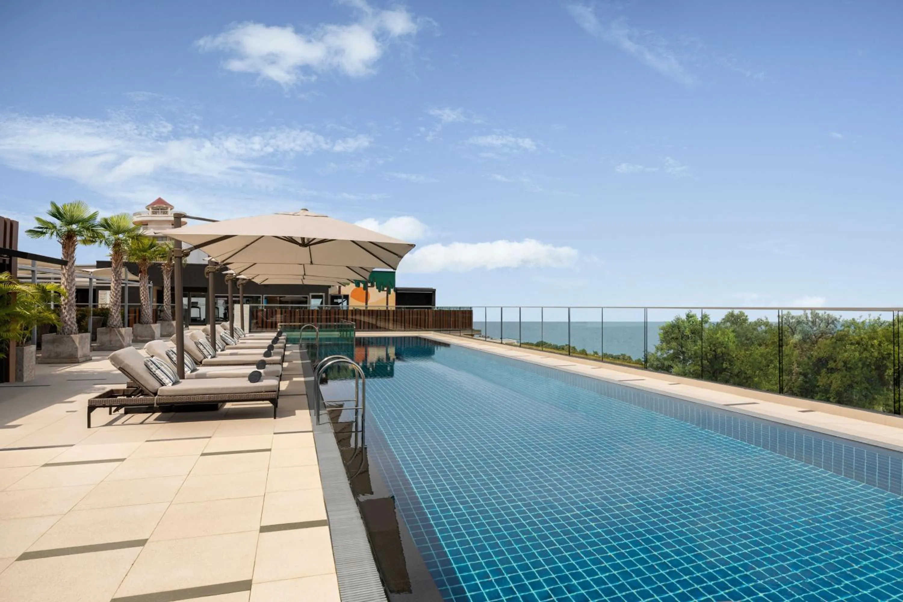 Swimming pool in Courtyard by Marriott North Pattaya