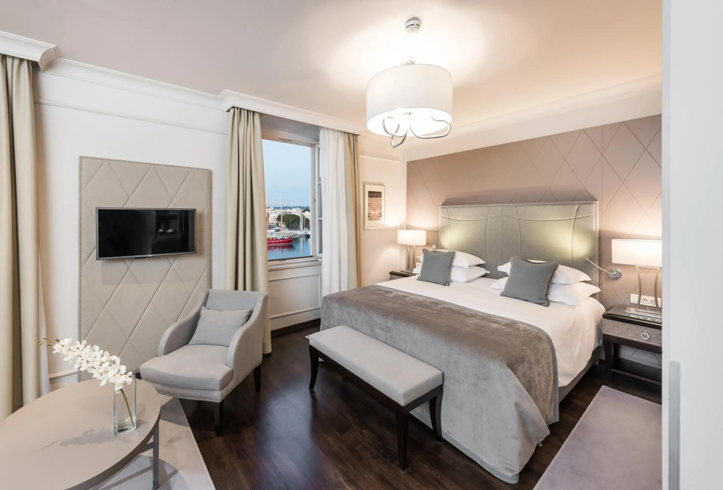 Deluxe Room in Bastion Heritage Hotel Deluxe Room in Bastion Heritage Hotel