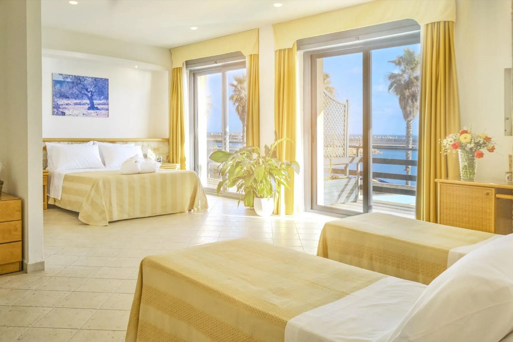 Photo of the whole room, Bed in Hotel Terminal - Caroli Hotels