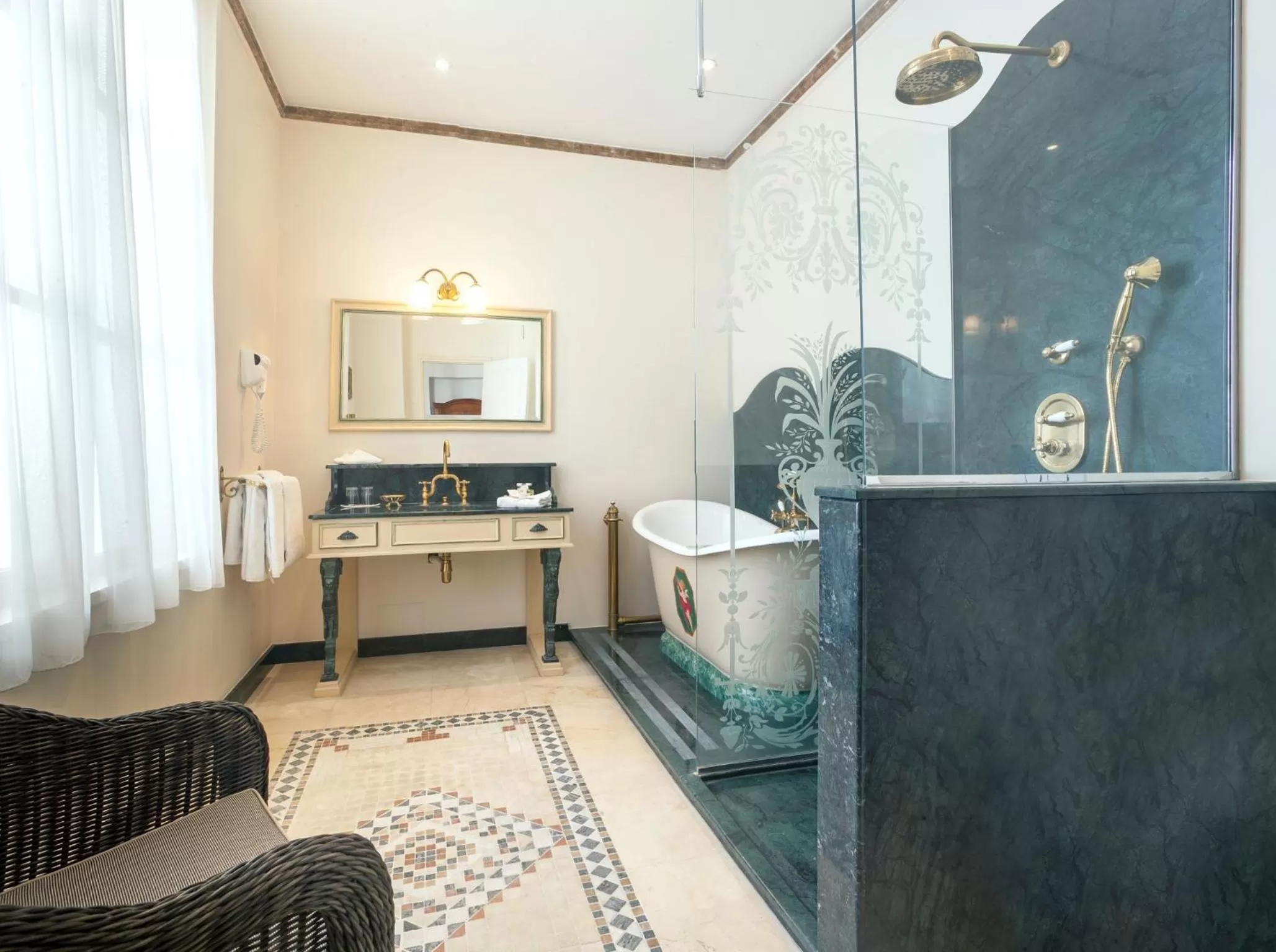 Bathroom in Hotel d'Angleterre