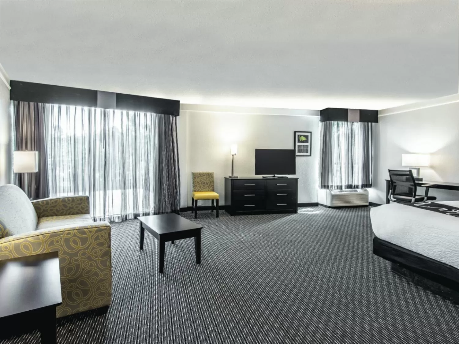 Photo of the whole room, Bed in La Quinta by Wyndham Boston-Andover