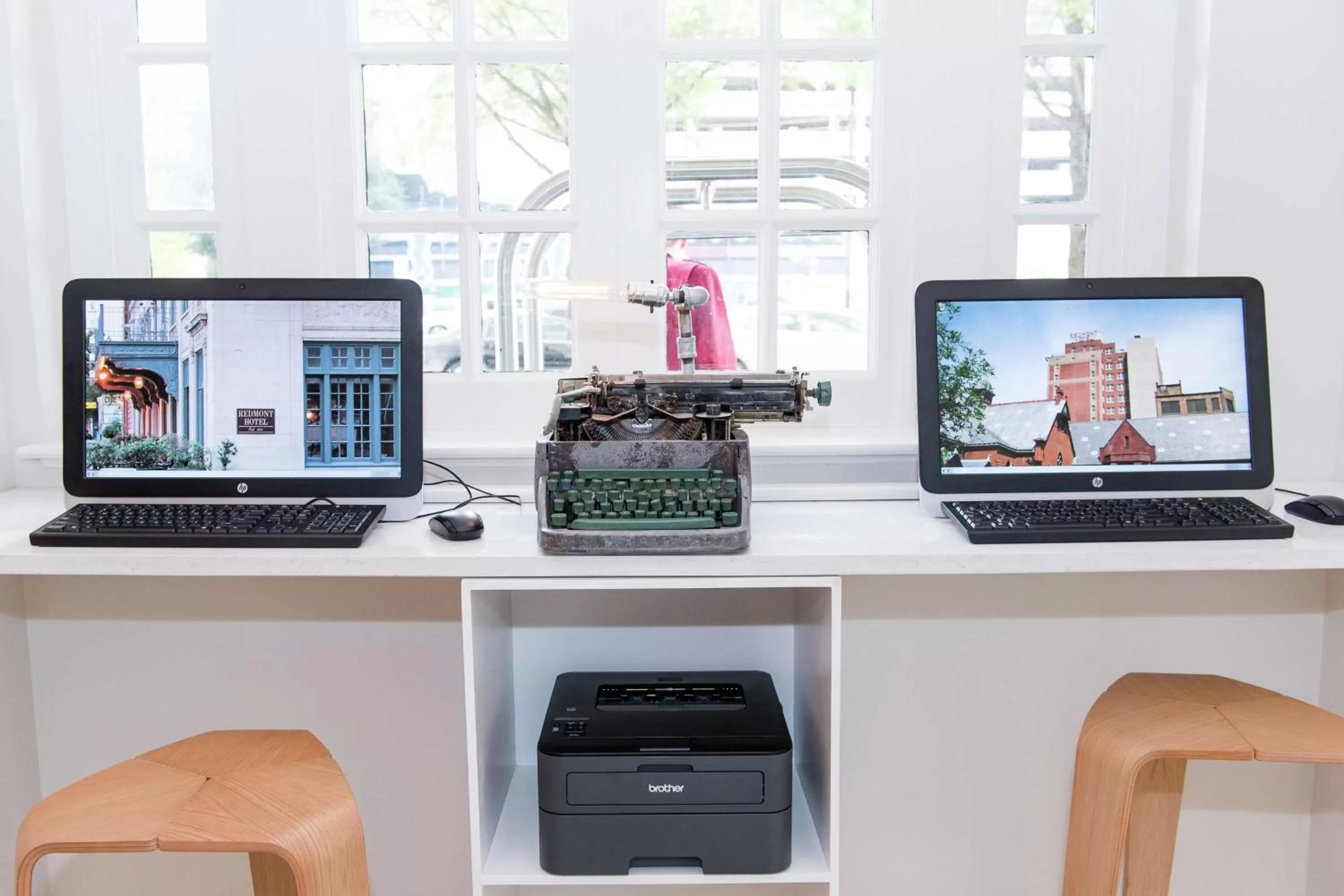 Lobby or reception in Redmont Hotel Birmingham - Curio Collection by Hilton