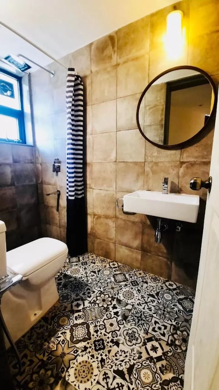 Bathroom in HALF Hotel, Calangute