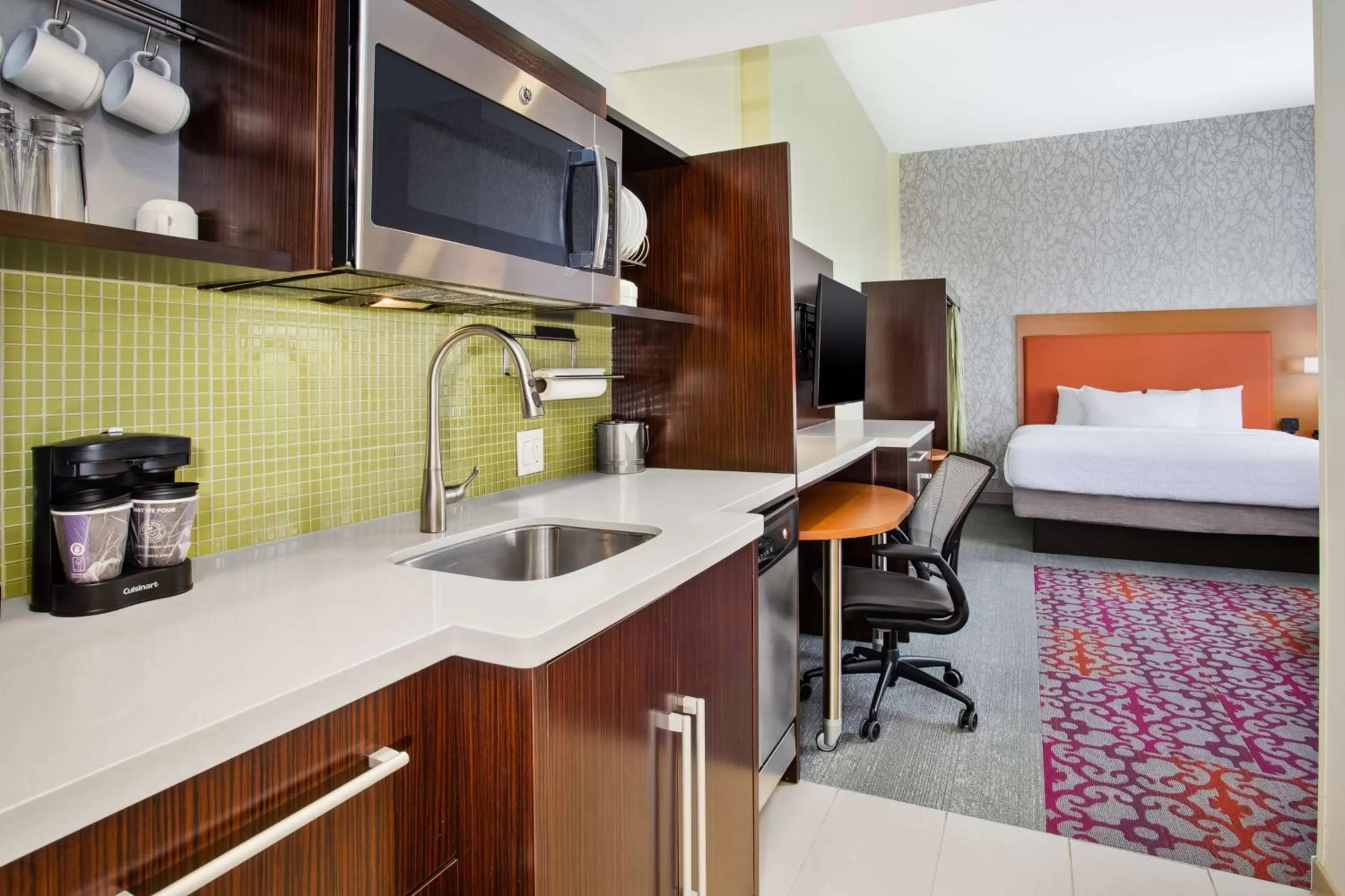Kitchen or kitchenette, Bed in Home2 Suites by Hilton San Antonio Downtown - Riverwalk, TX