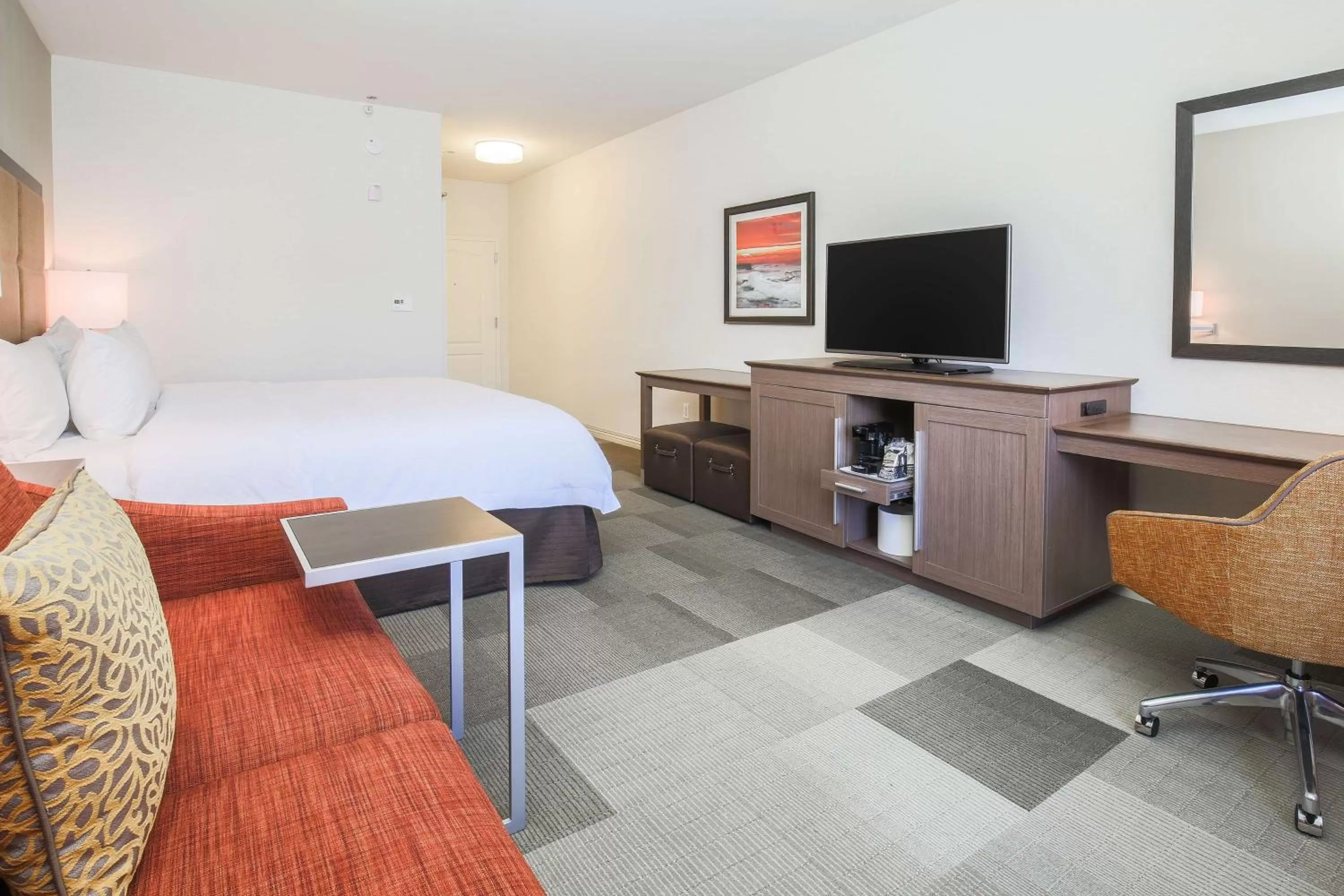 Bedroom in Hampton Inn & Suites Camarillo