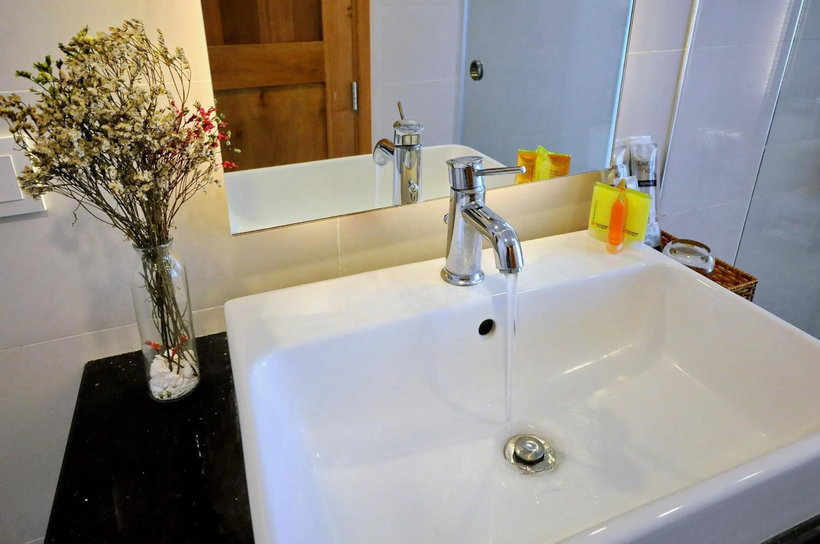 Holi Beach Hotel & Apartments