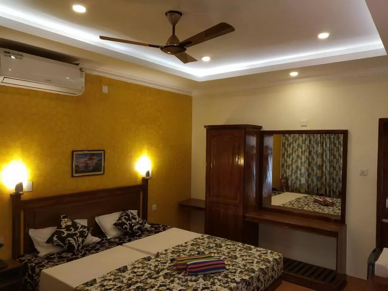 Bedroom, Bed in Hotel Thushara