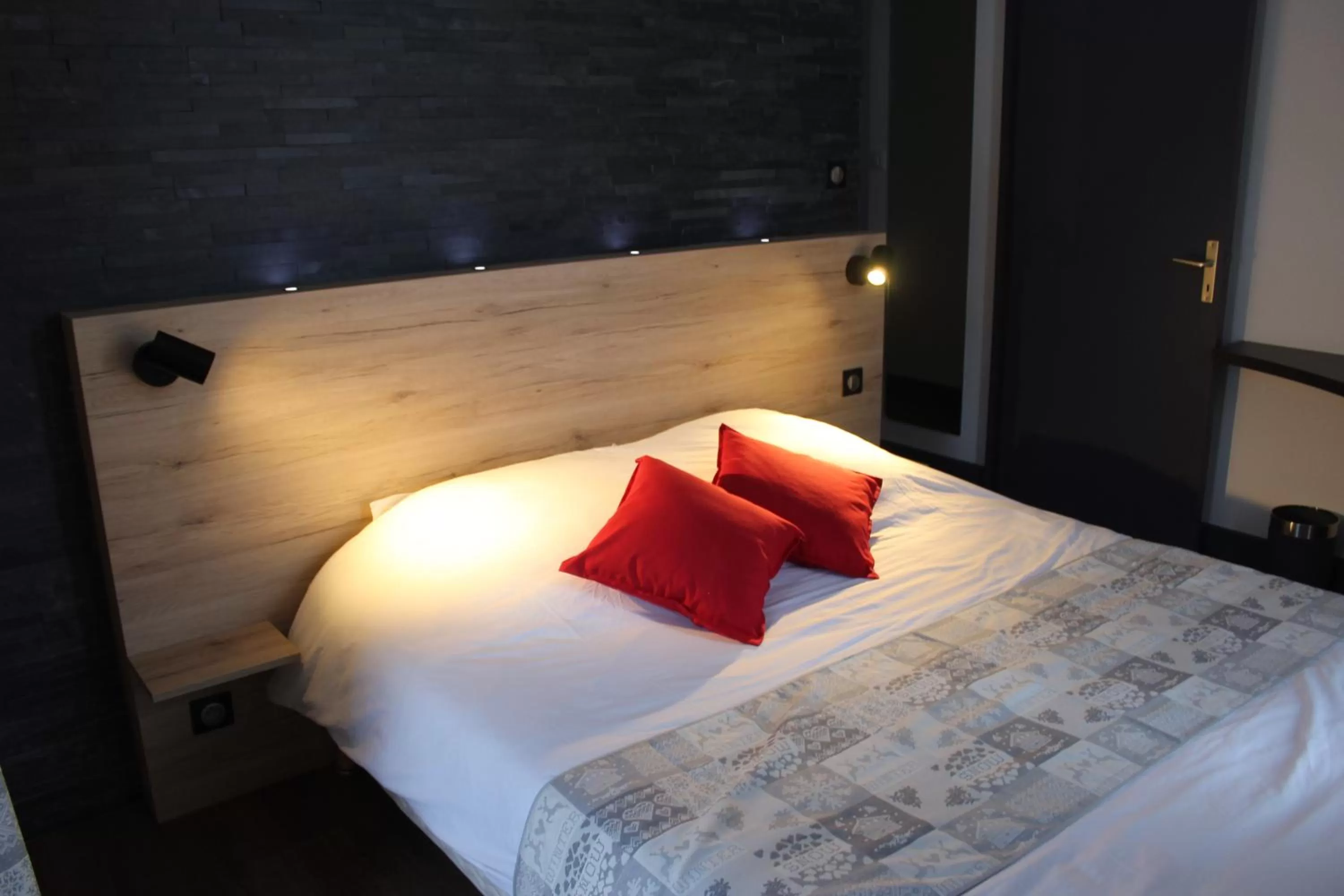 Bedroom, Bed in Hotel Restaurant Du Haut Du Roc