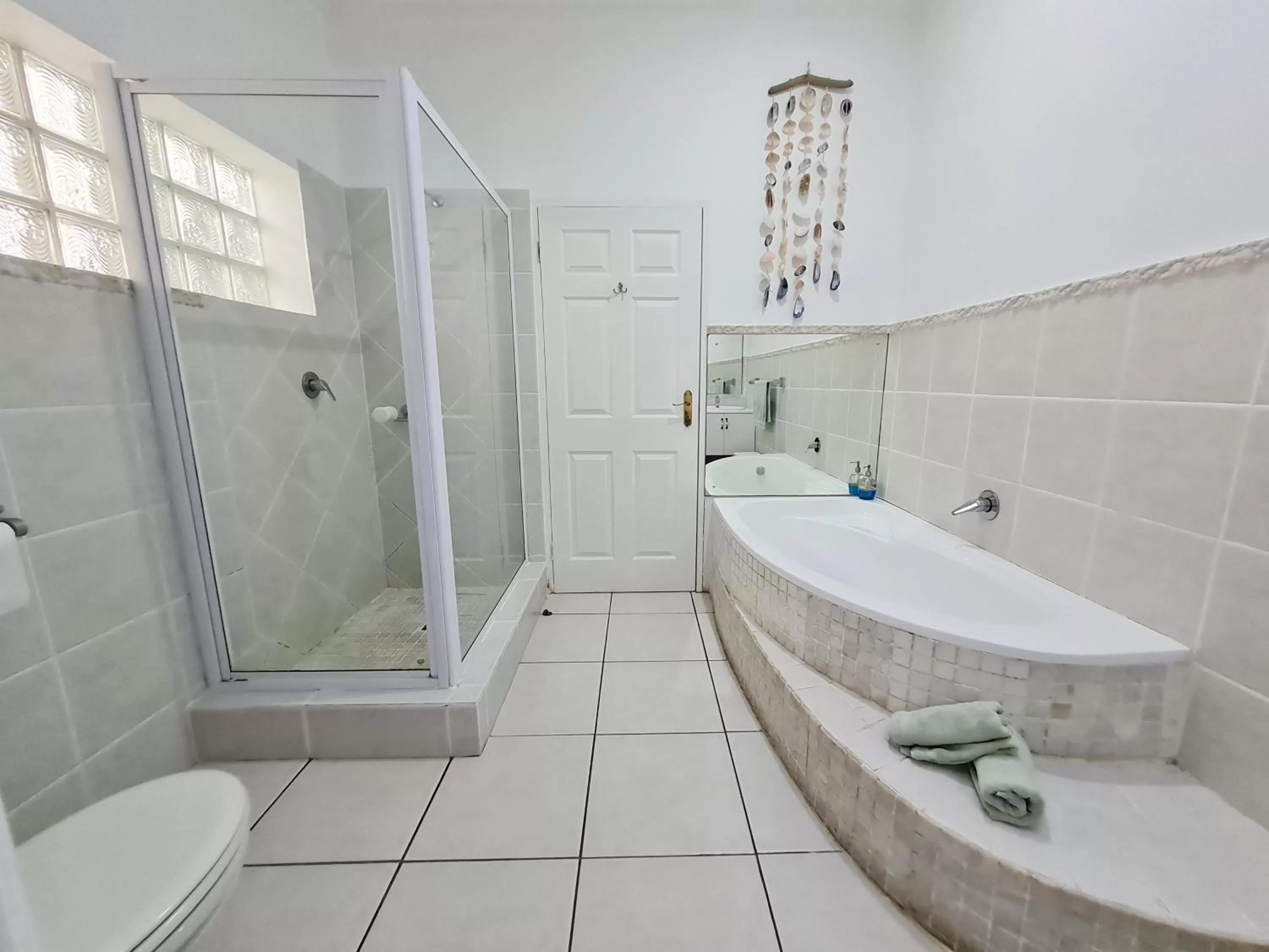 Shower, Bathroom in Shaka's Seat Guesthouse