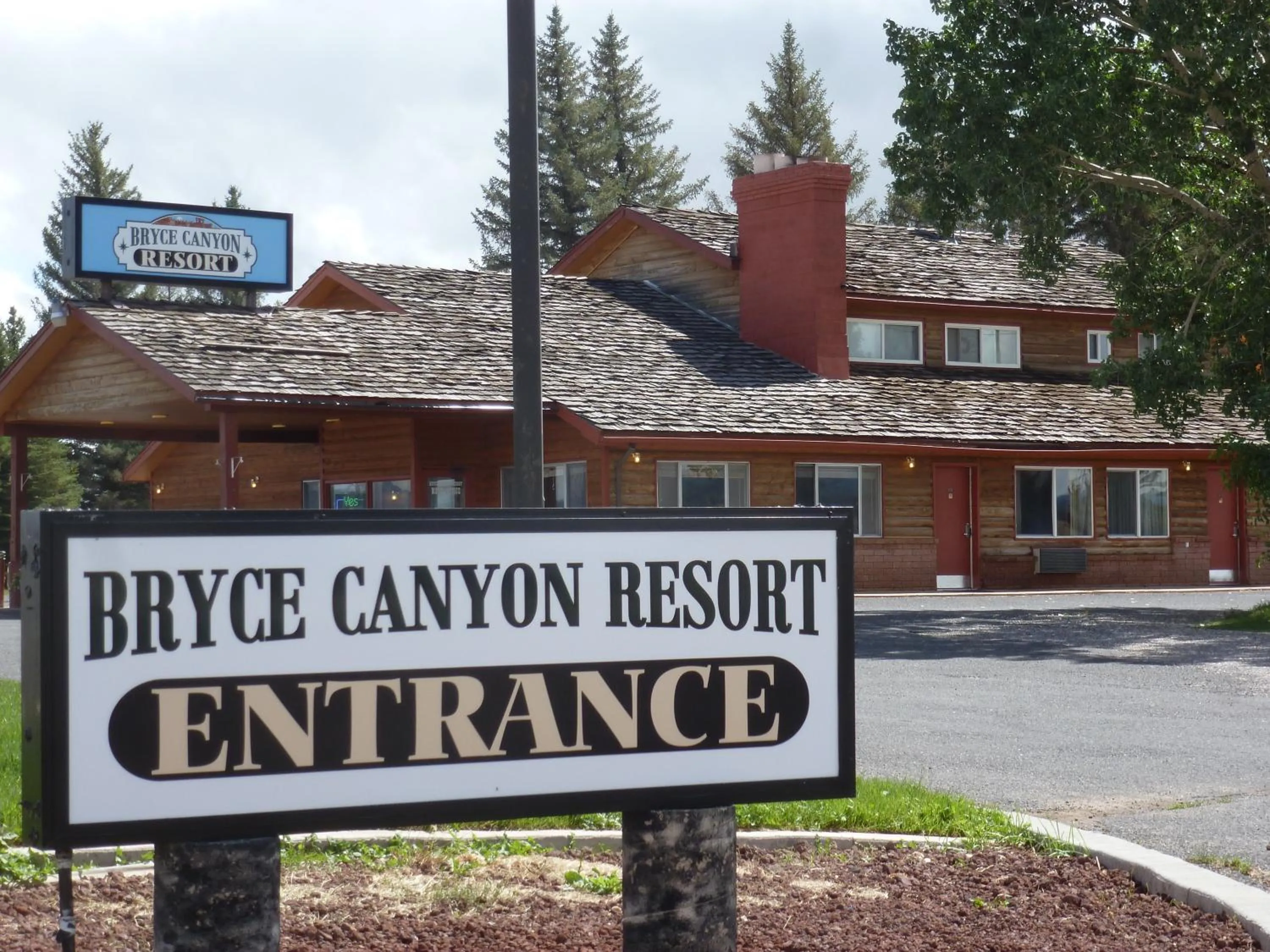 Facade/entrance in Bryce Canyon Resort