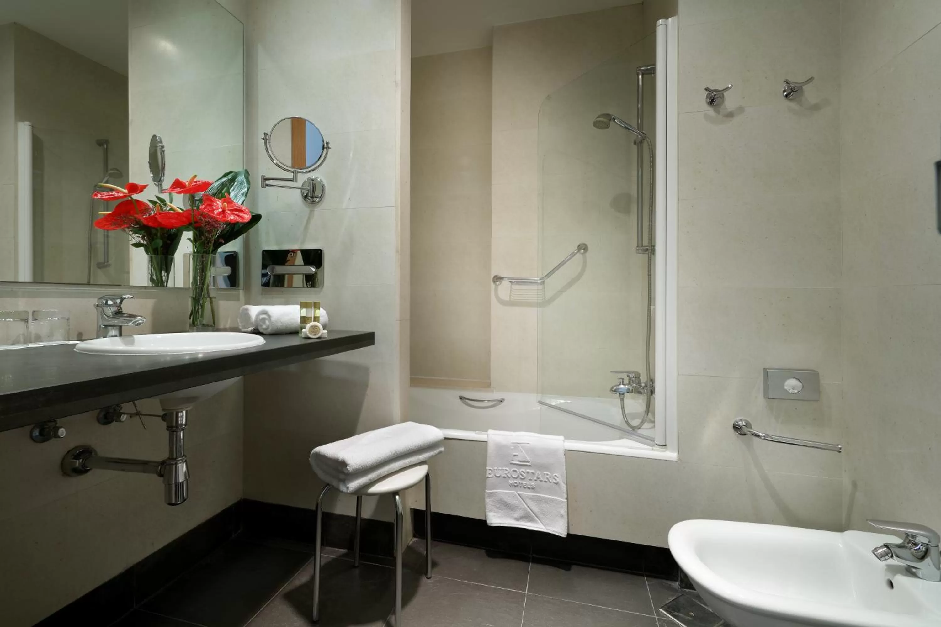 Shower in Eurostars Lucentum