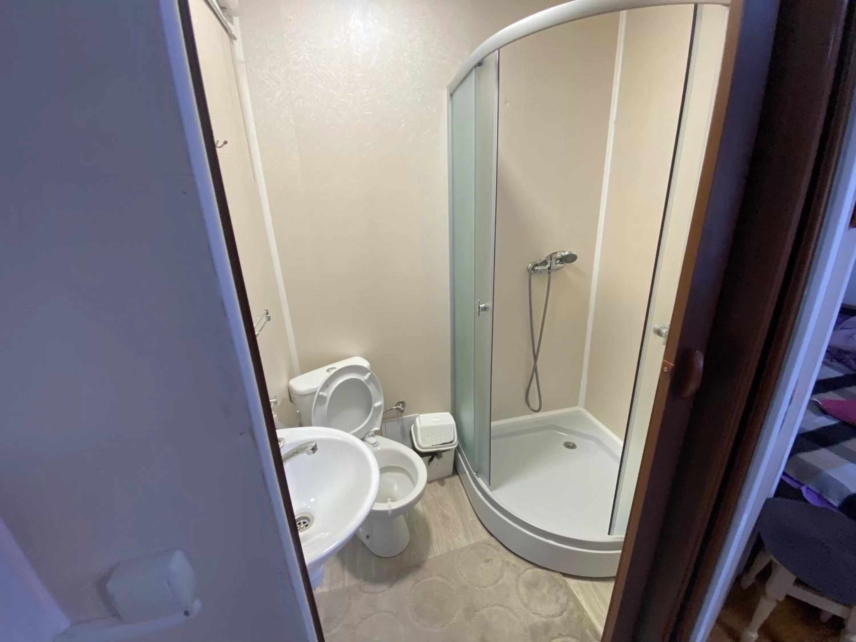 Bathroom in Kolyba Opryshkiv