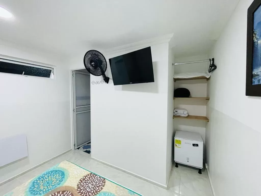 Bedroom, TV/Entertainment Center in Hotel Eterna Primavera