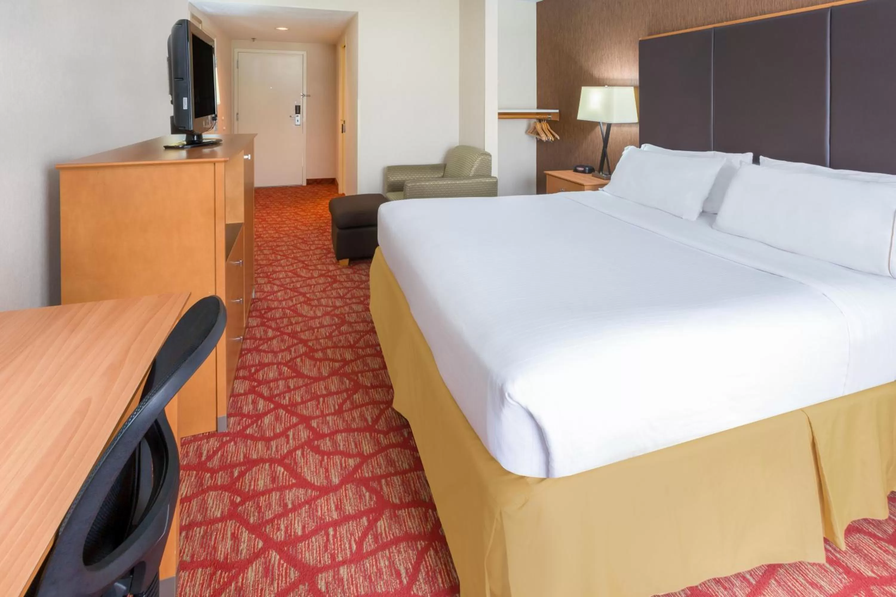 Photo of the whole room, Bed in Holiday Inn Express Roseburg by IHG