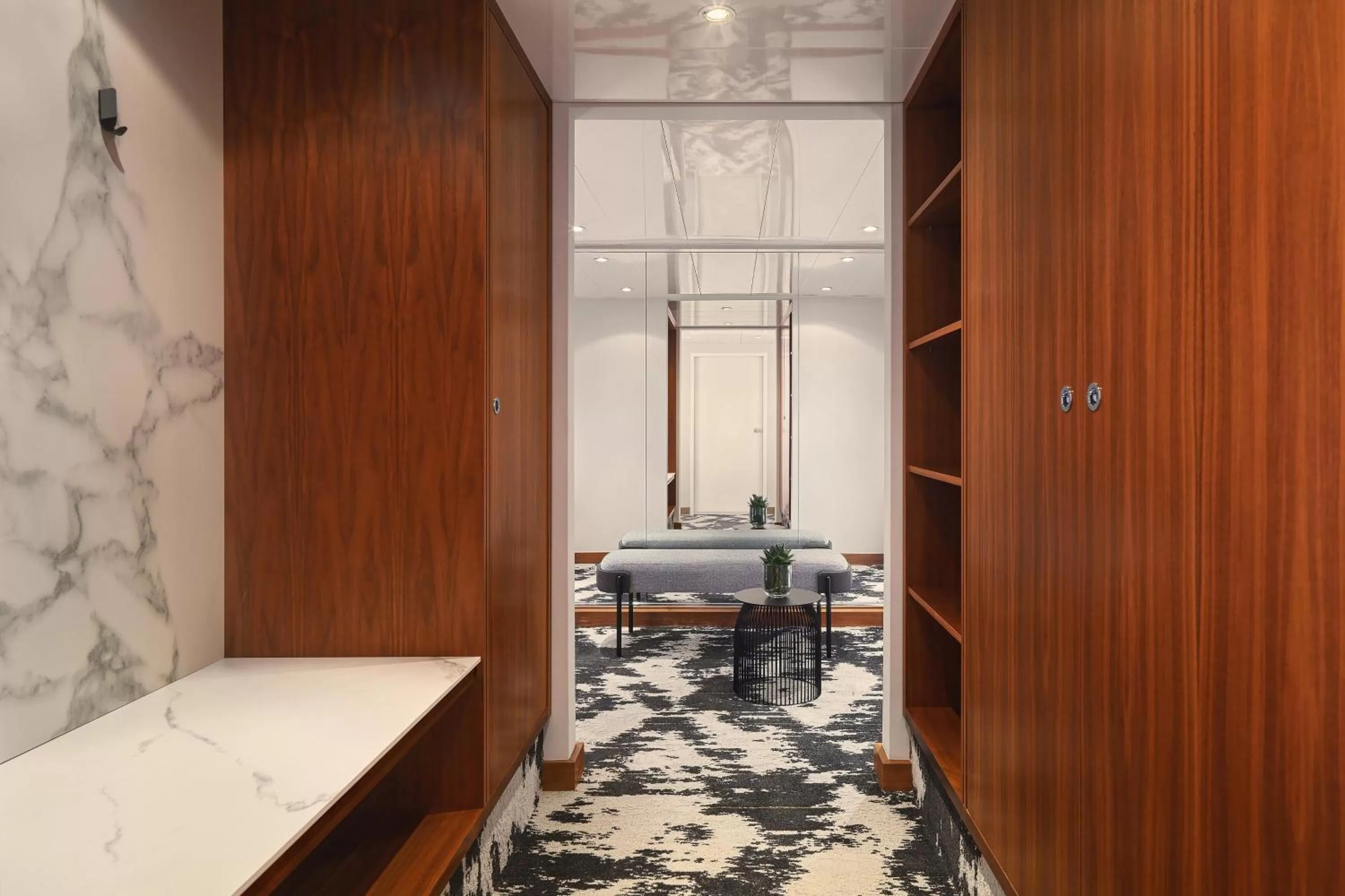 Photo of the whole room, Bed in Sheraton Frankfurt Airport Hotel & Conference Center