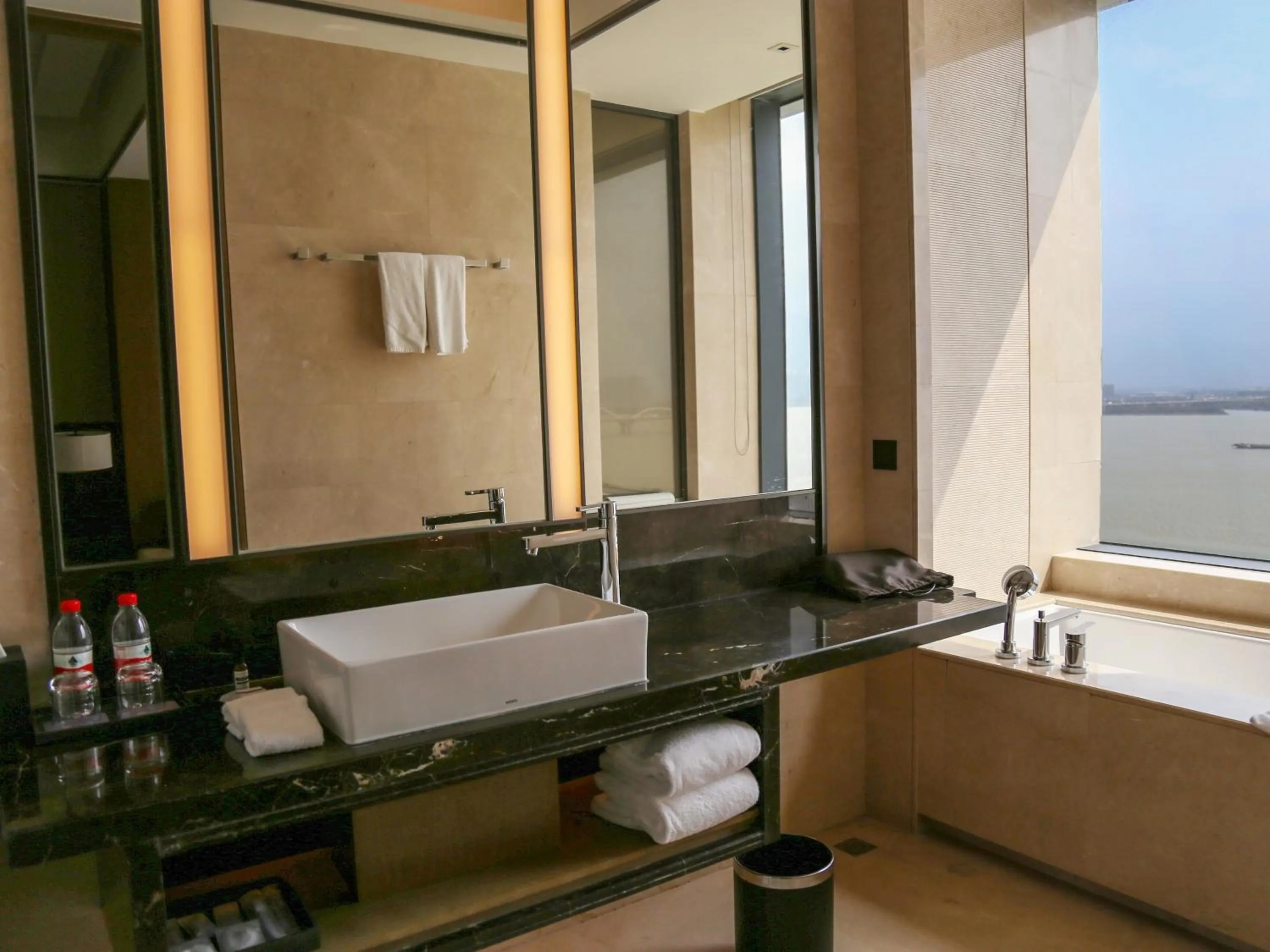 Bathroom in Hyatt Regency Fuzhou Cangshan