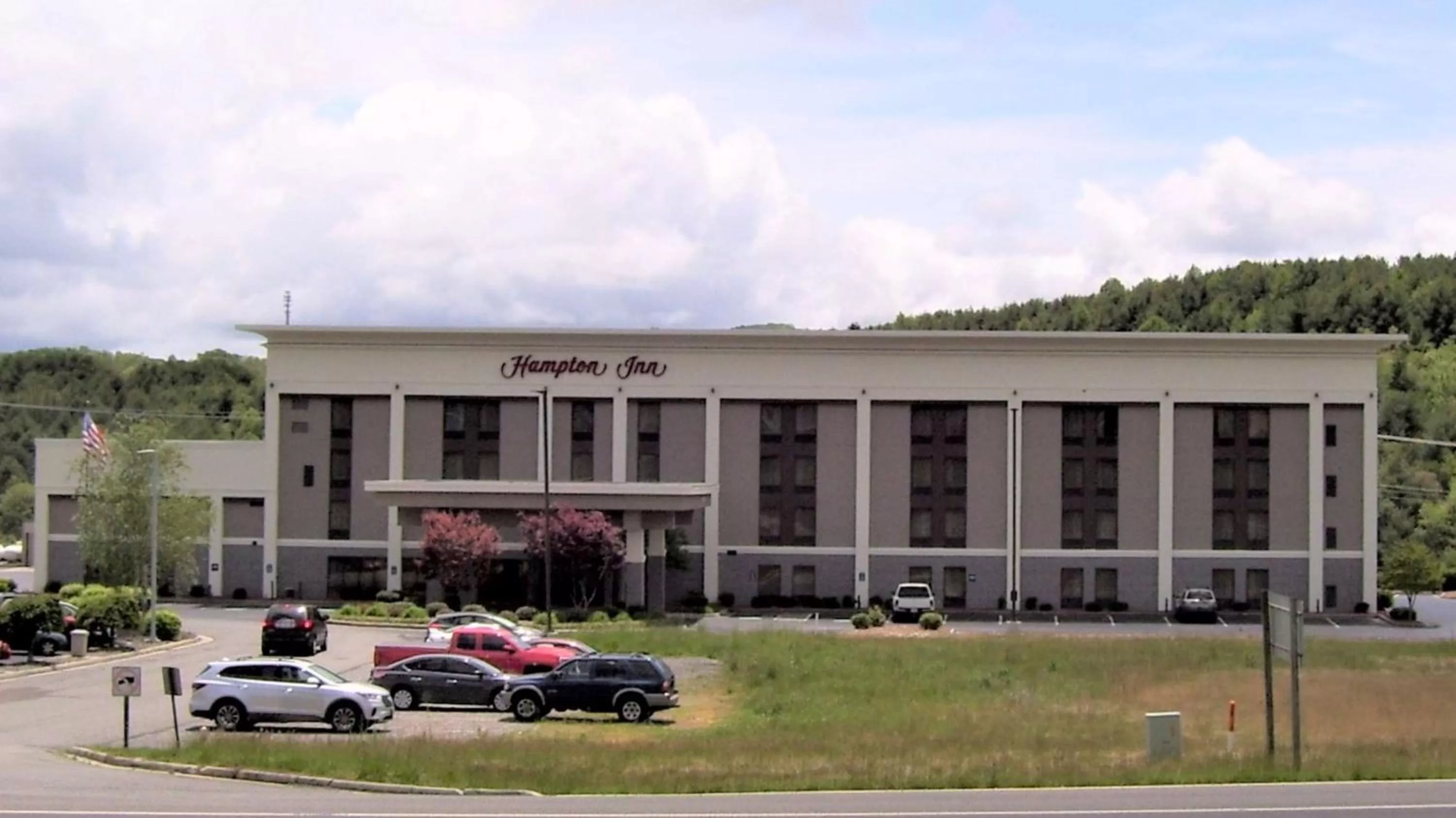 Property building in Hampton Inn - Hillsville