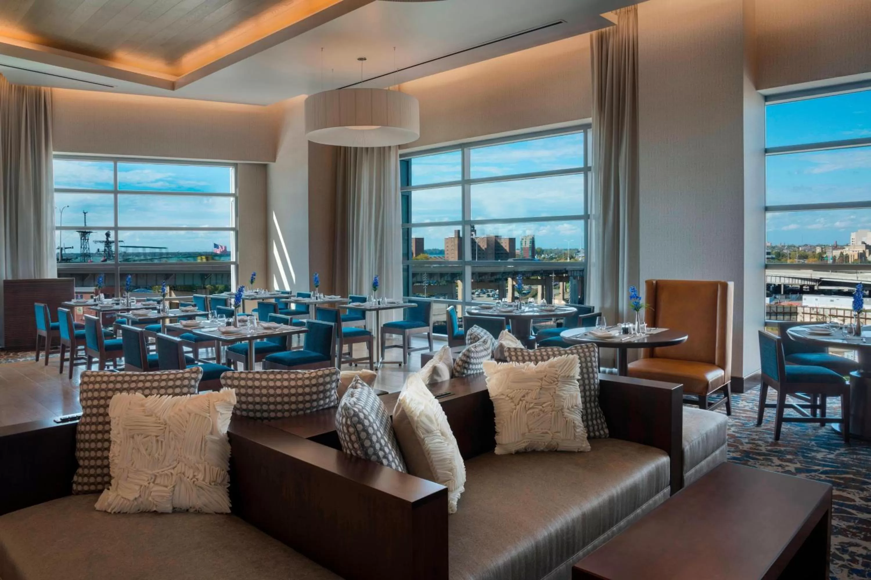 Restaurant/places to eat in Buffalo Marriott at LECOM HARBORCENTER