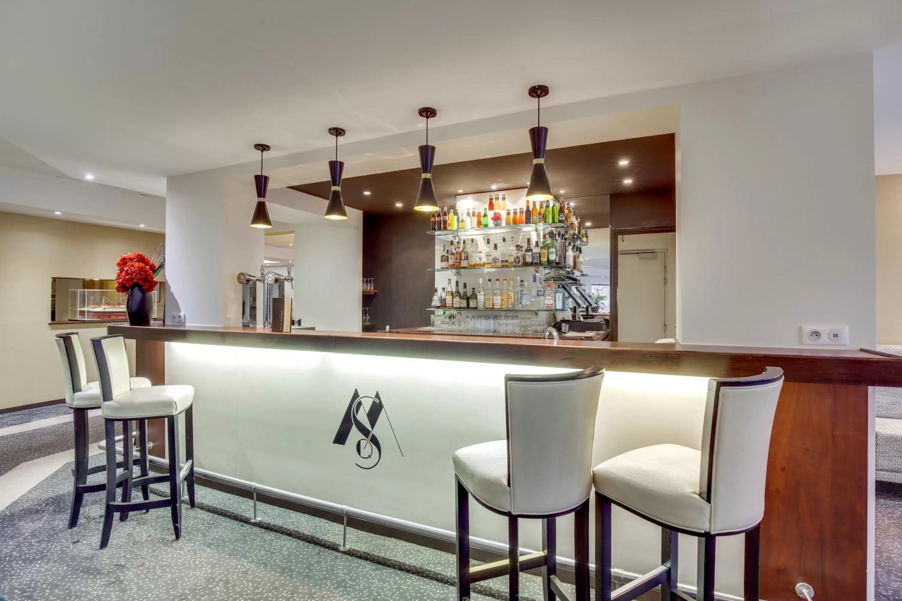 Lounge or bar in Mercure Maurepas Saint Quentin