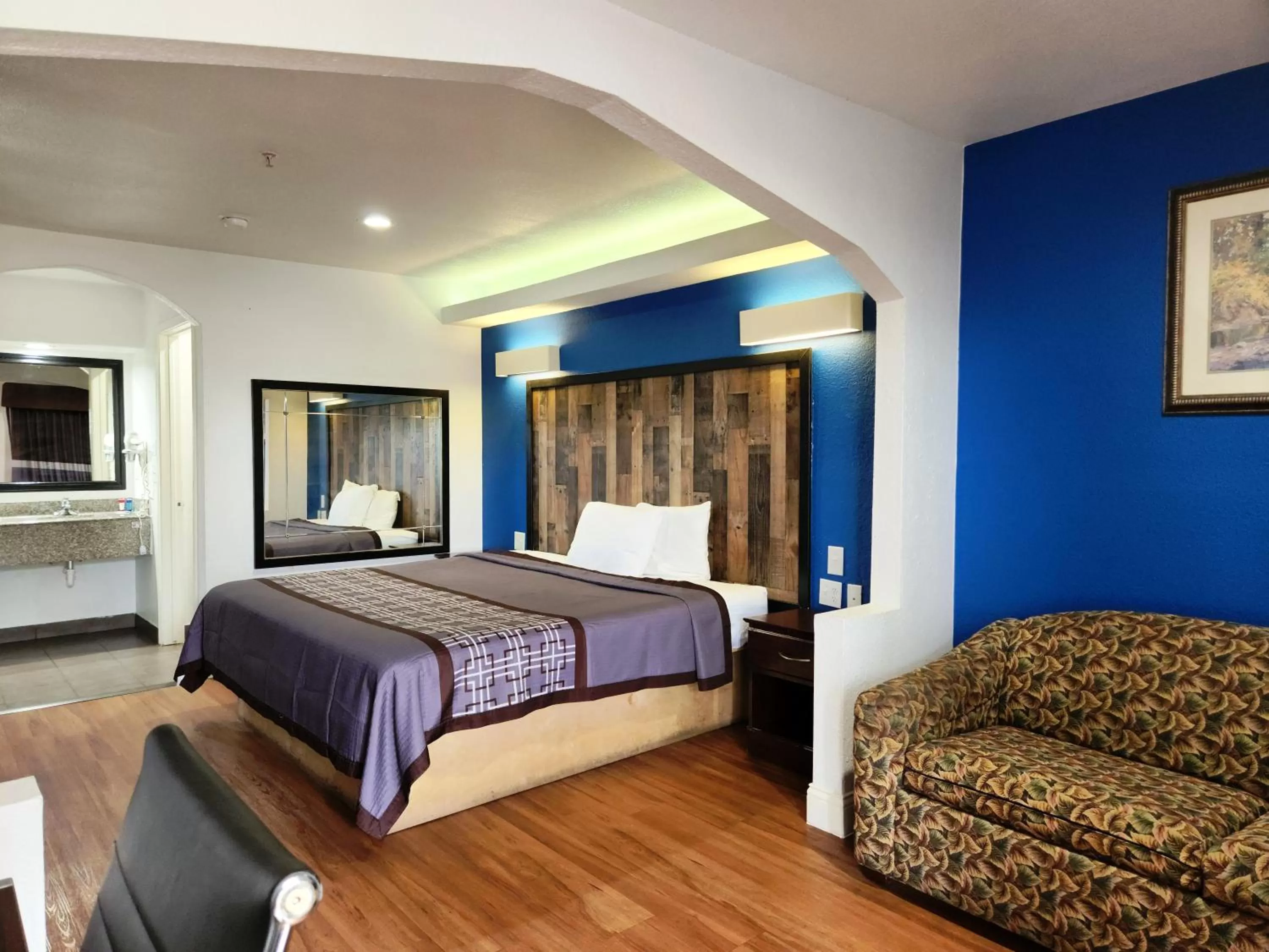 Bed in Express Inn Tomball