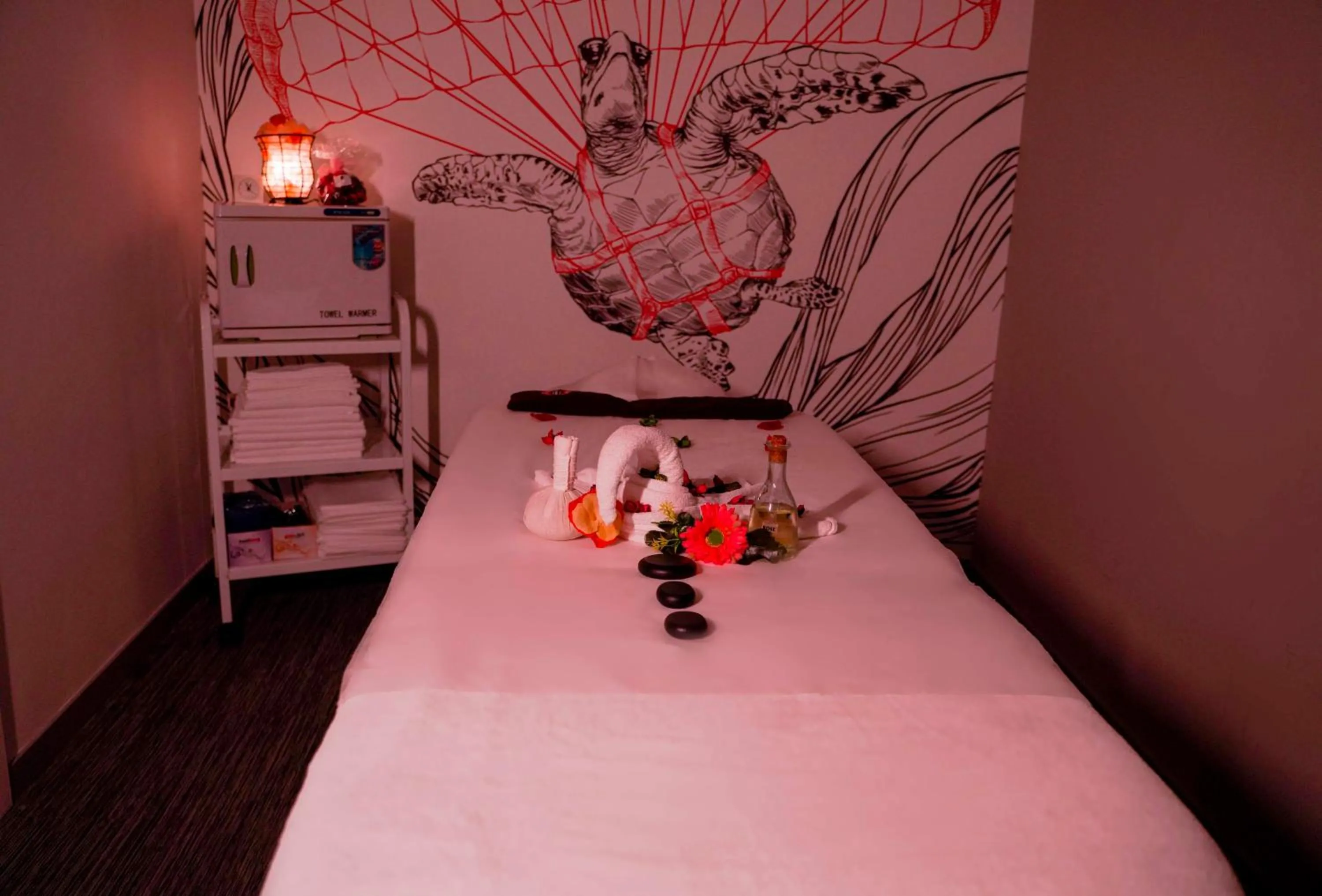Spa and wellness centre/facilities, Bed in Radisson RED Dubai Silicon Oasis