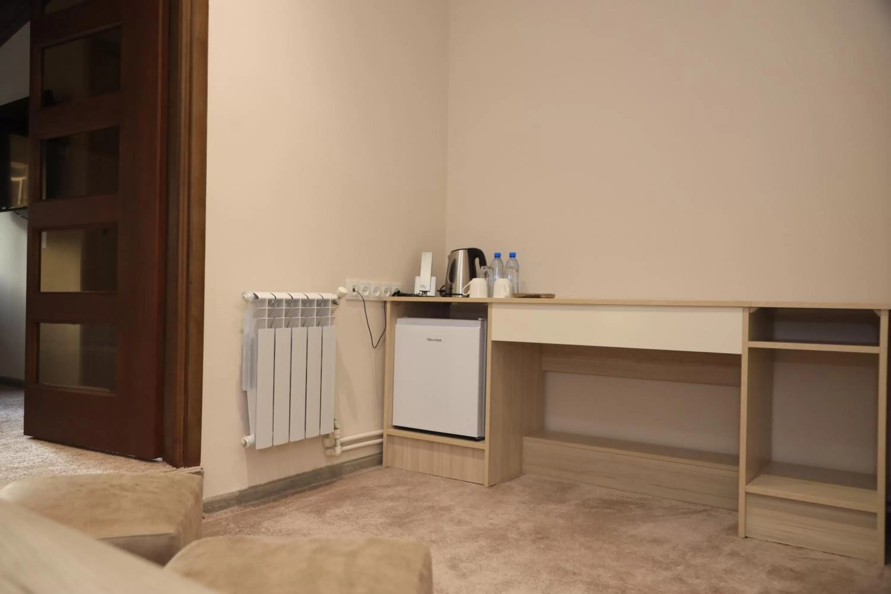 Coffee/tea facilities, Kitchen/Kitchenette in DeLin Hotel And Tours