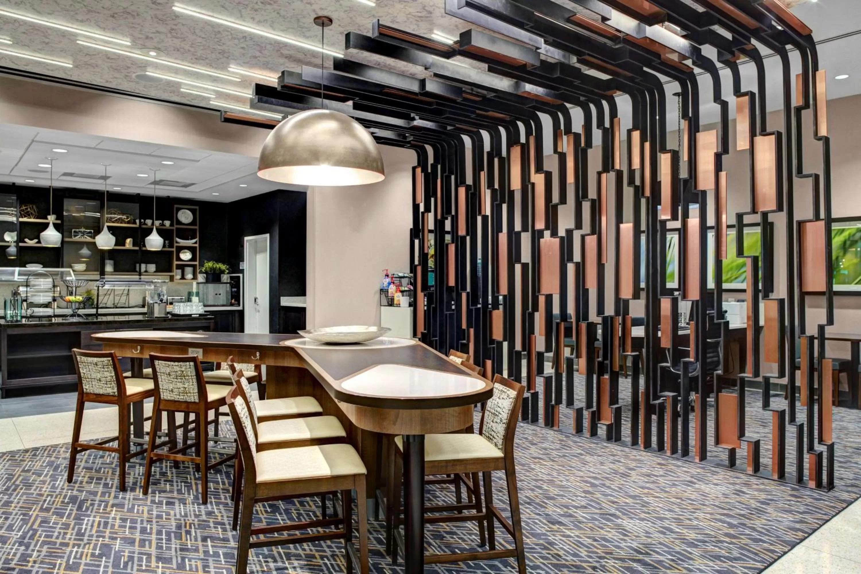 Lounge or bar in Homewood Suites by Hilton Richmond-Downtown