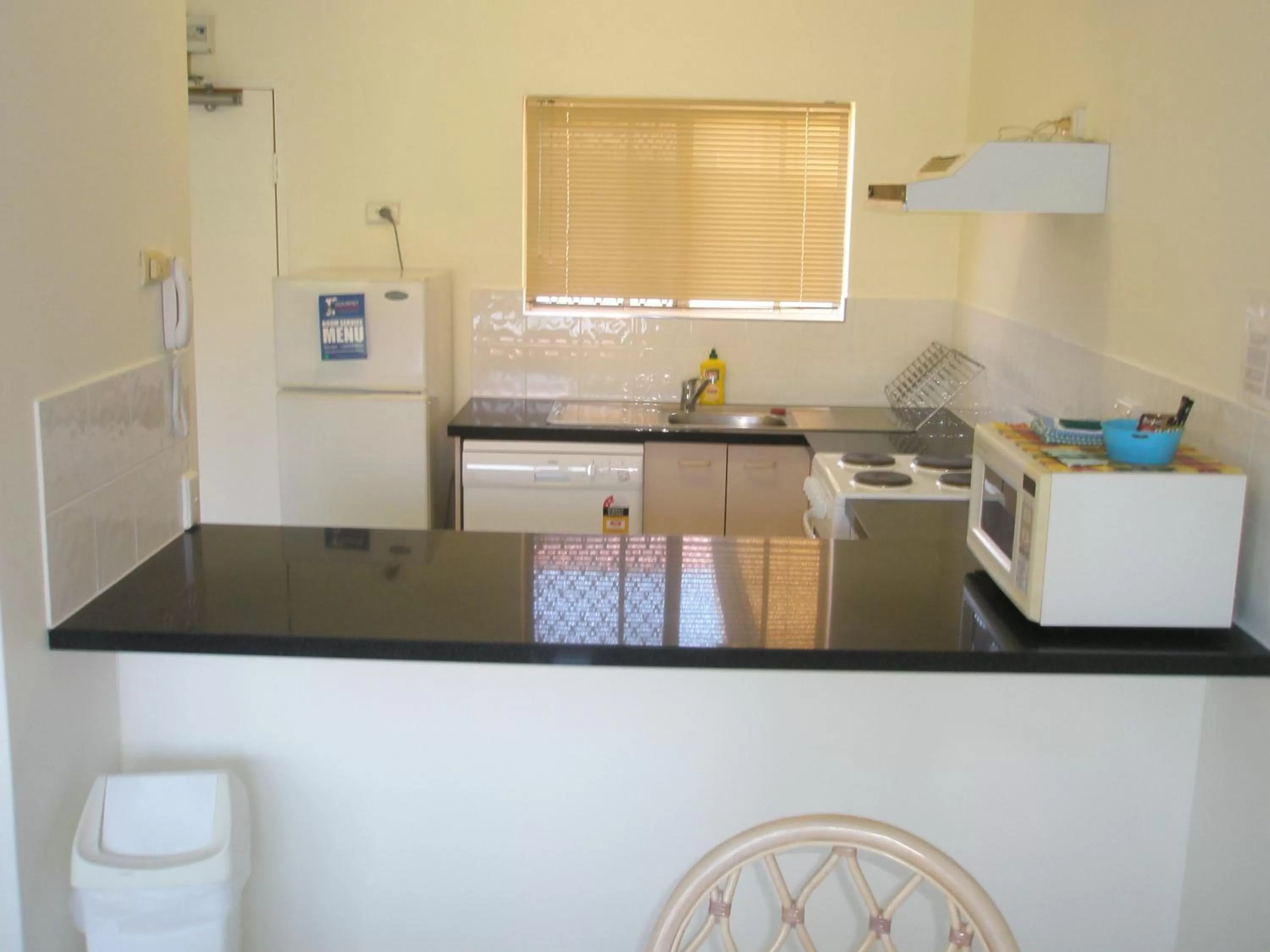 Kitchen or kitchenette in Tradewinds McLeod Holiday Apartments