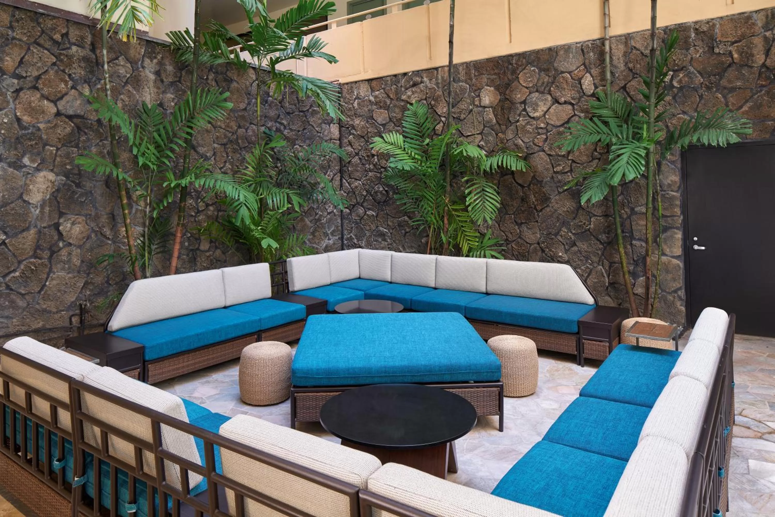 Inner courtyard view in Waikiki Malia