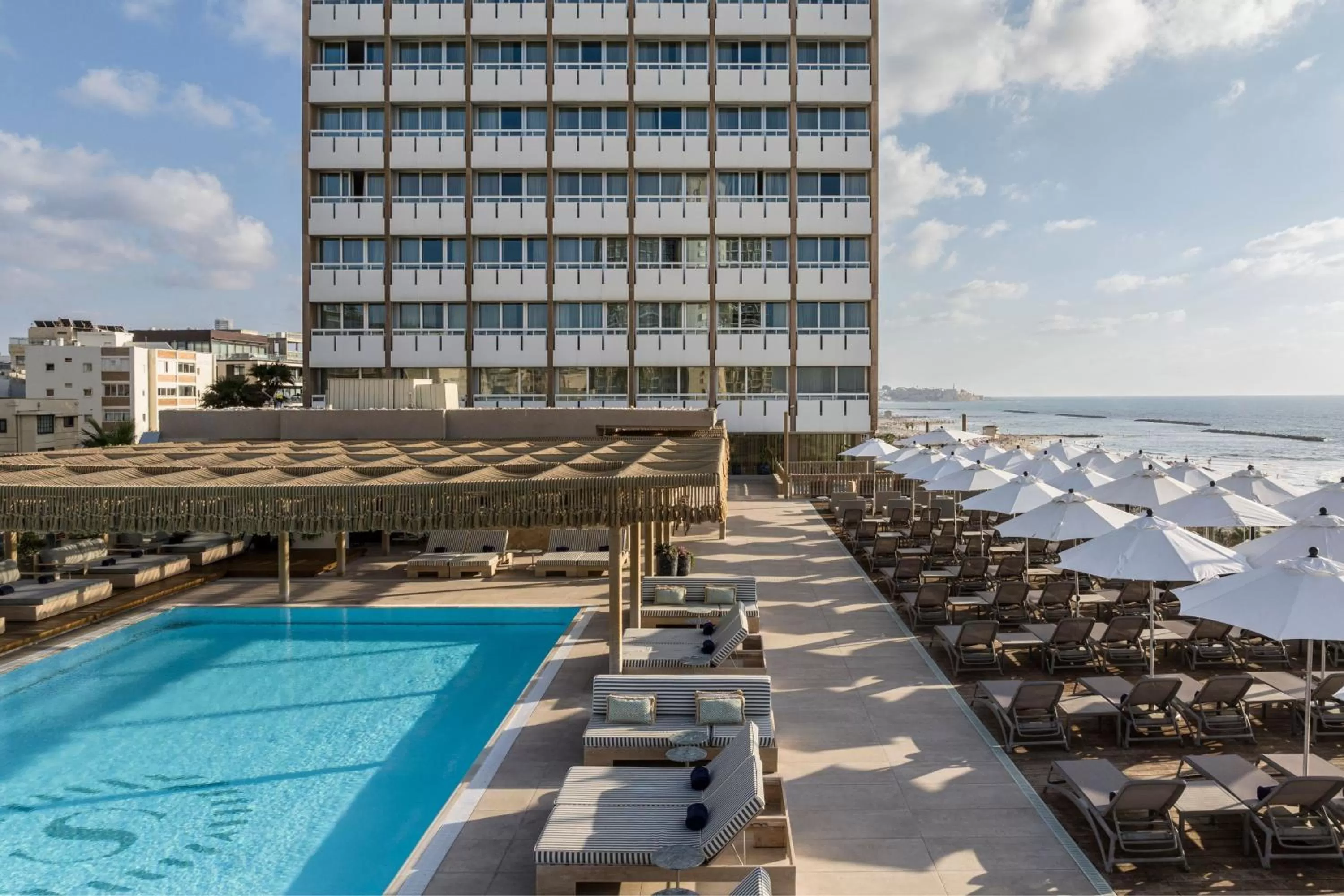 Swimming pool in Sheraton Grand Tel Aviv