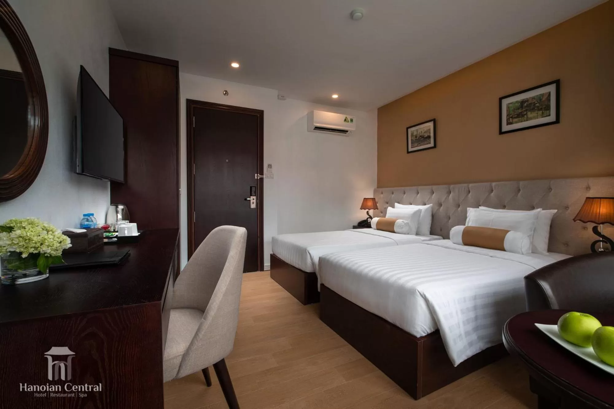 TV and multimedia, Bed in Hanoian Central Hotel & Spa