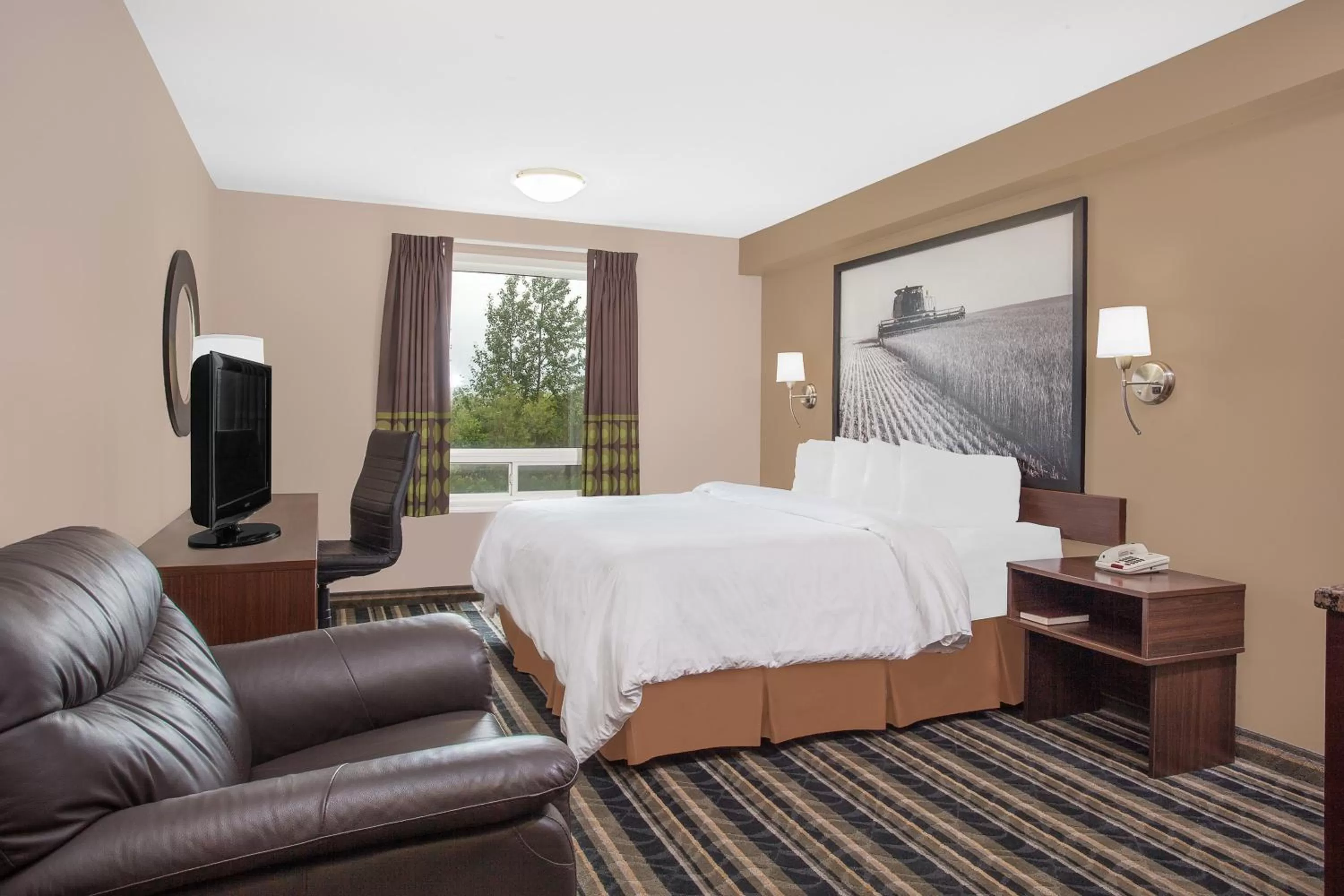 Photo of the whole room, Bed in Super 8 by Wyndham Brandon MB