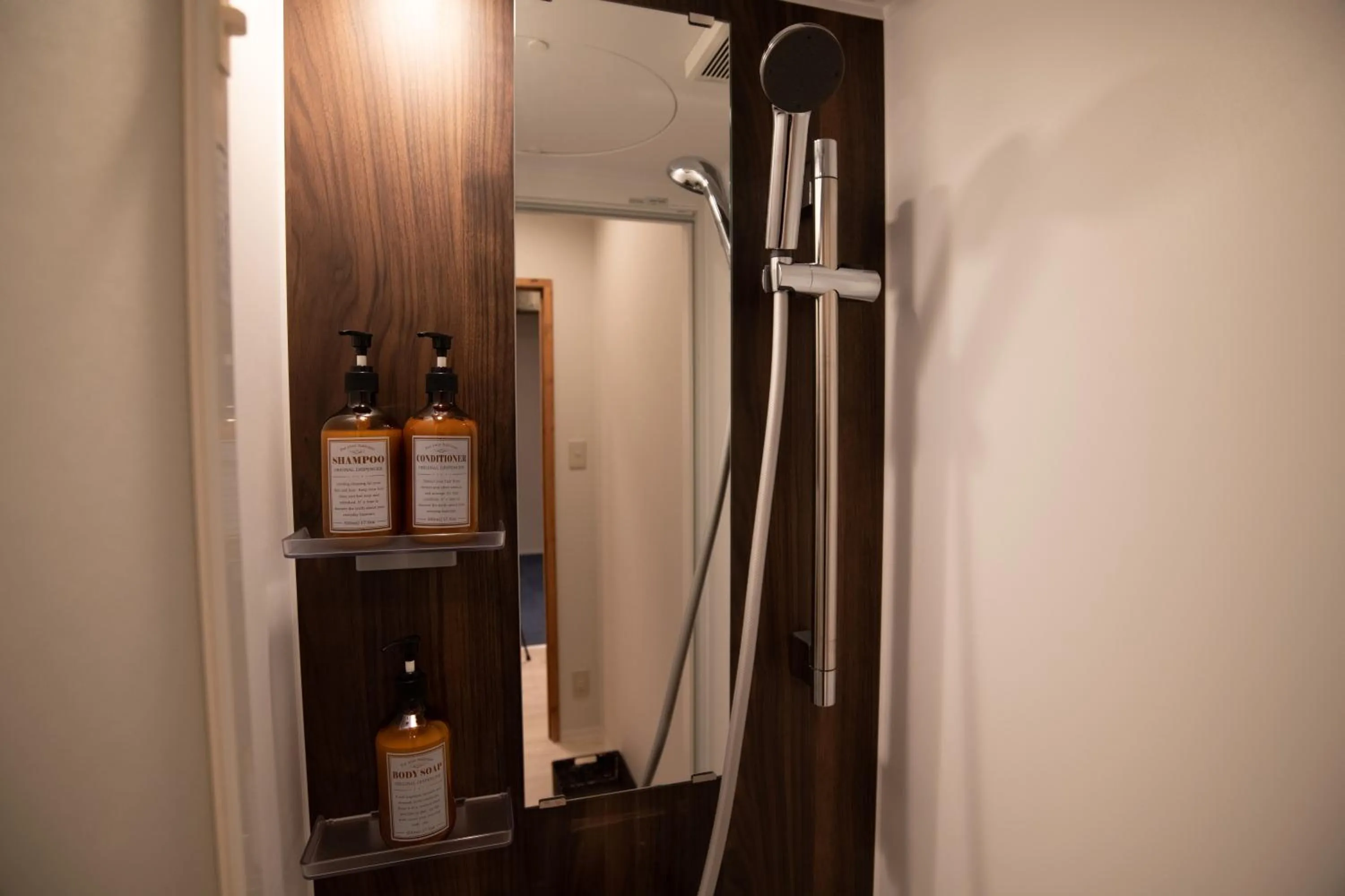 Shower in Guesthouse Akicafe Inn