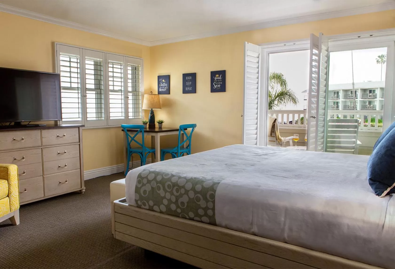 Bedroom, Bed in Pismo Lighthouse Suites
