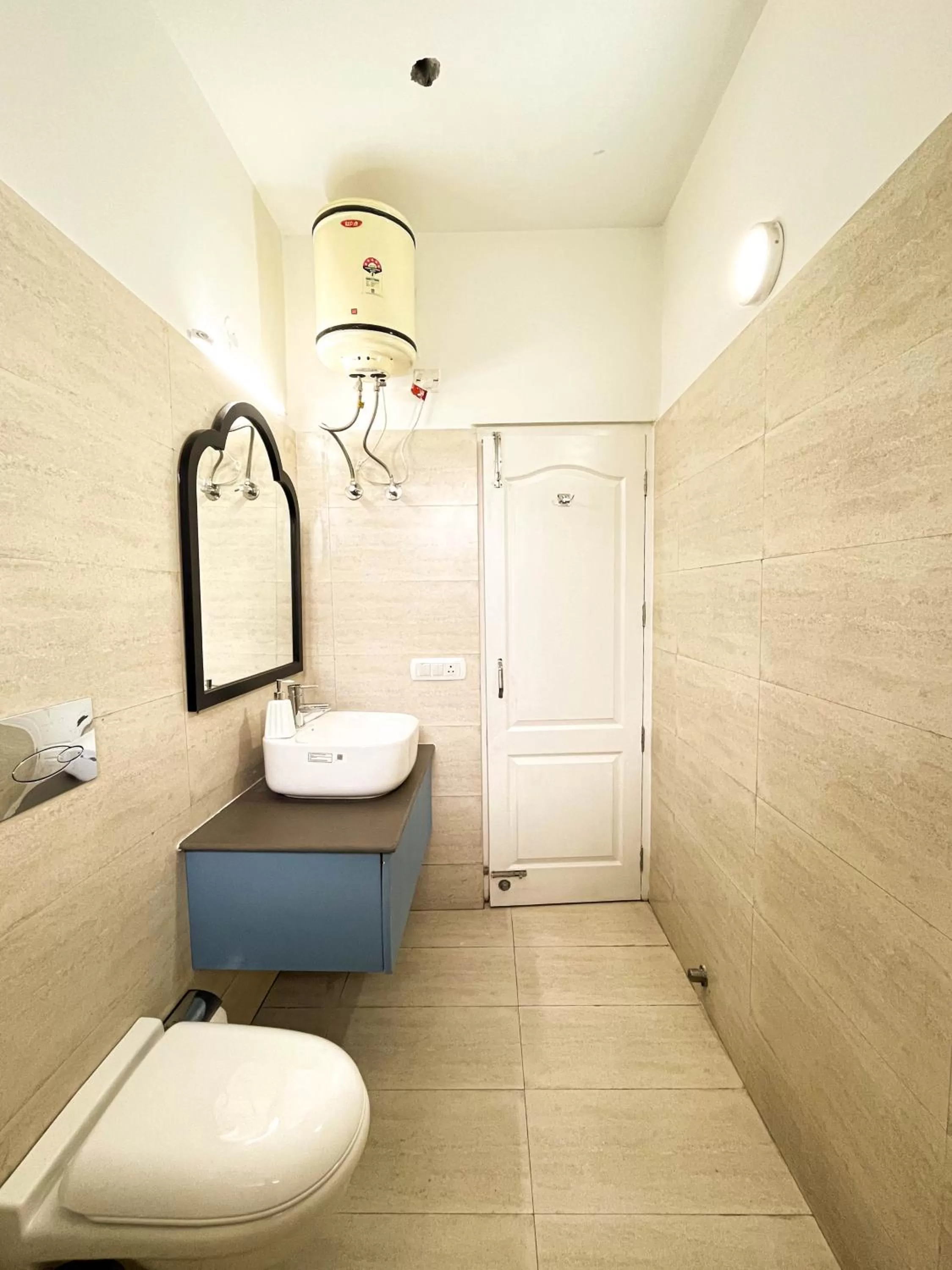 Shower in Seclude Kasauli, Himachal Pradesh