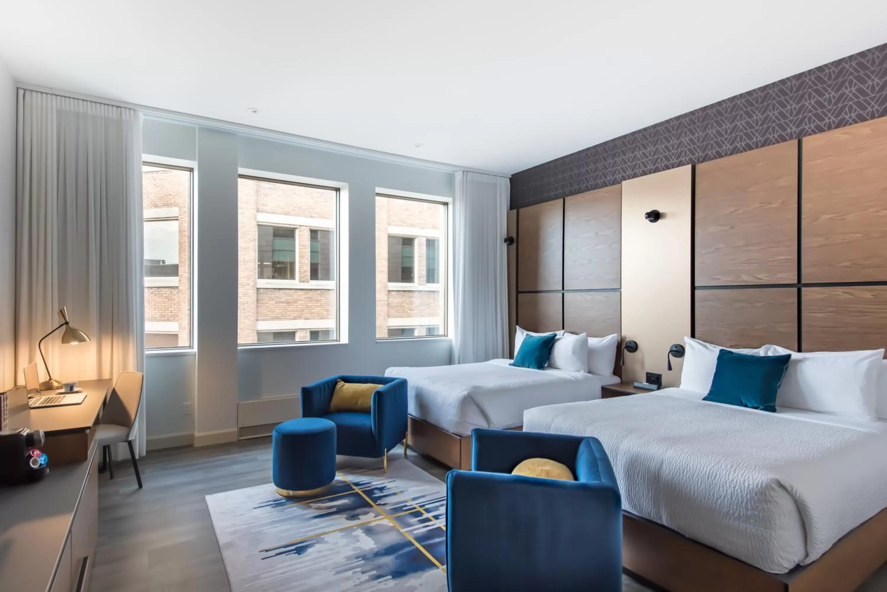 Living room, Bed in Hotel Royal William, an Ascend Collection Hotel