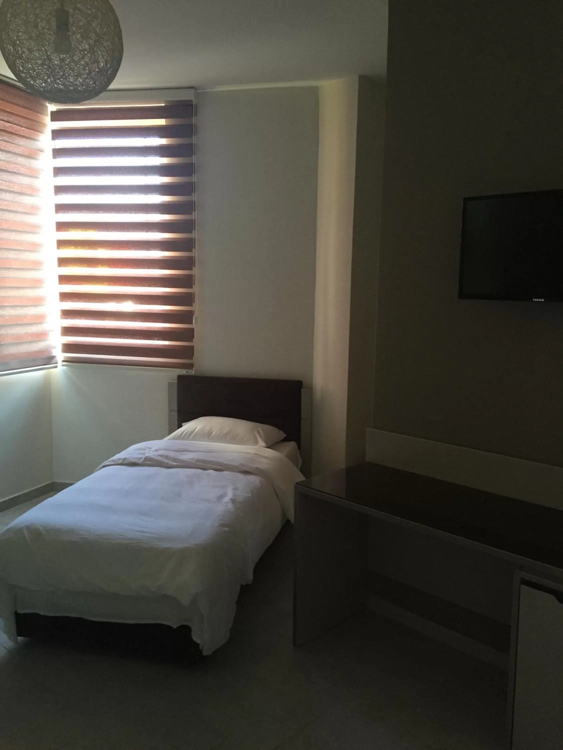 Bathroom, Bed in Fjortes Hotel