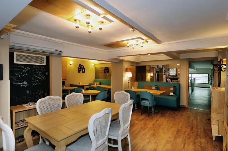 Restaurant/places to eat, Bed in Collage Pera Hotel