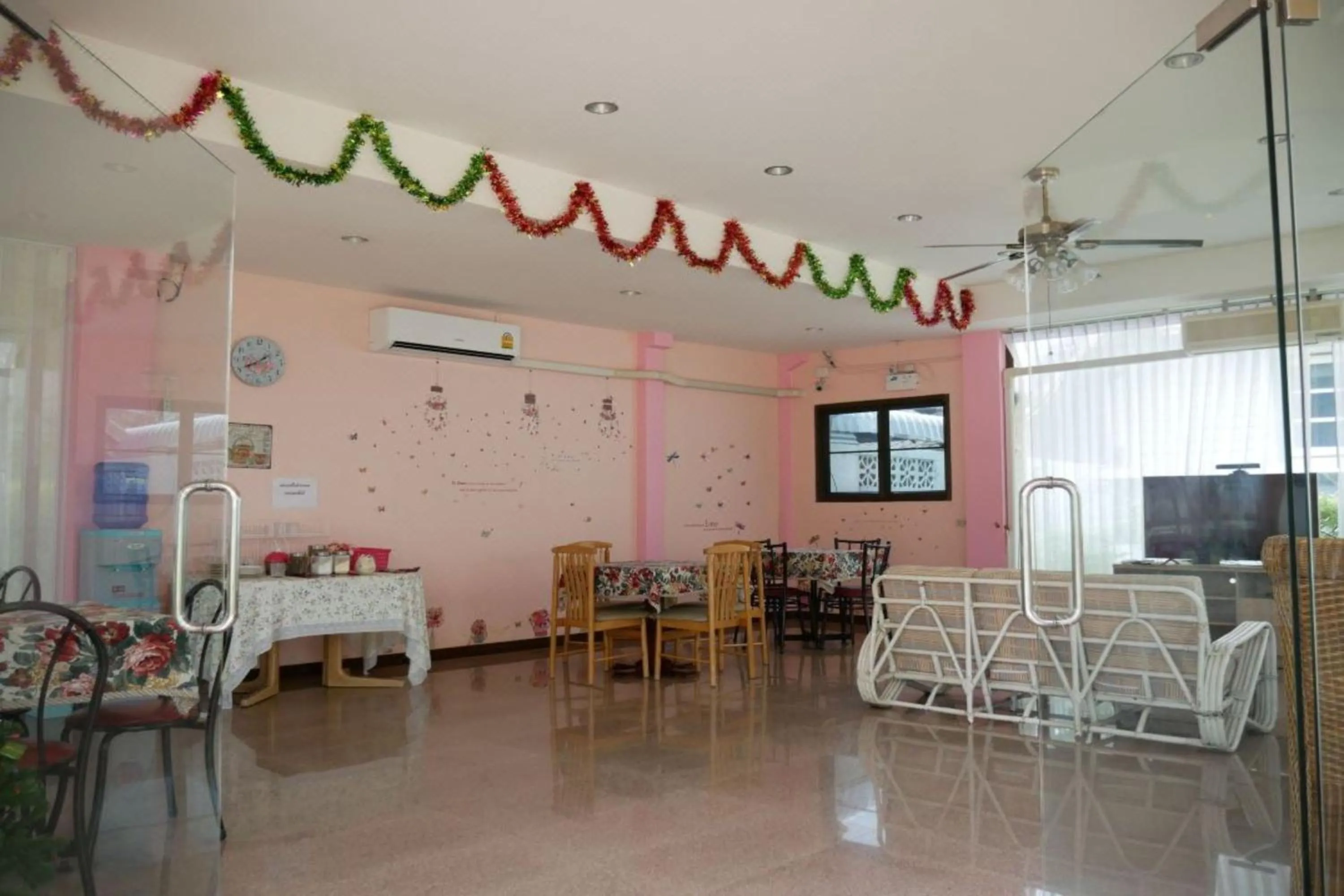 Restaurant/places to eat in TaLeKaew Resort SHA