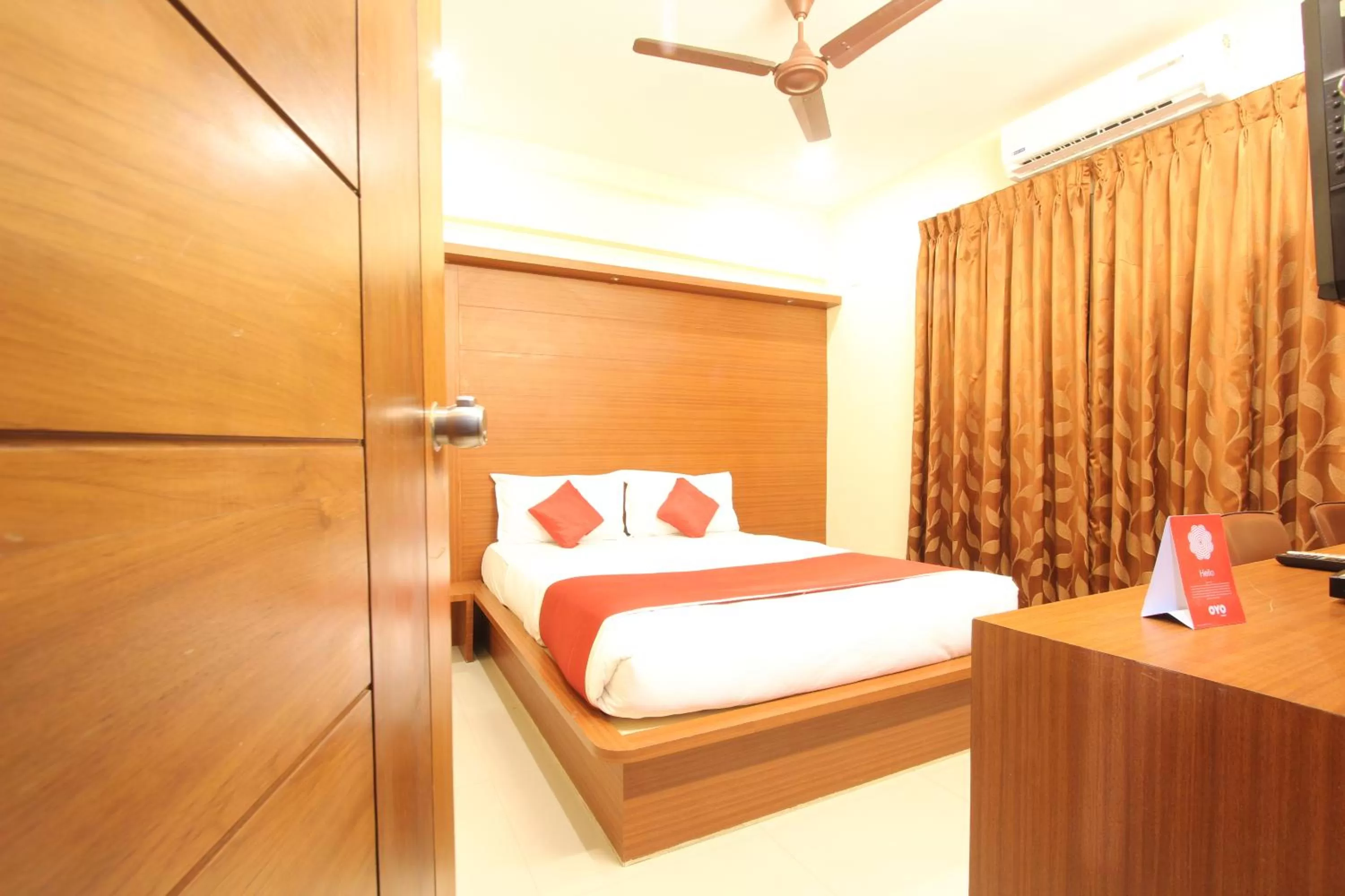 Photo of the whole room, Bed in The Grand Inn Mysore