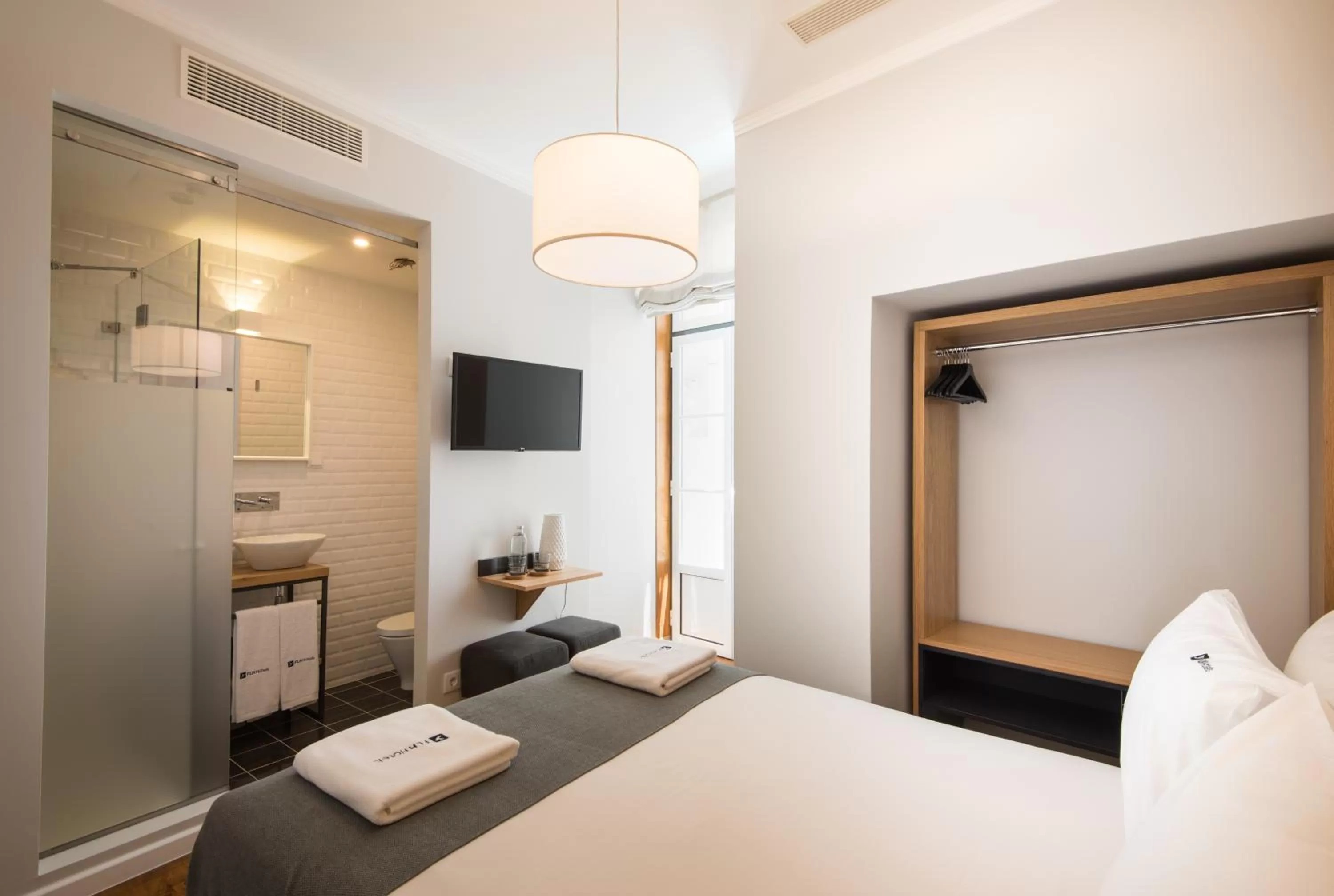 Bathroom, Bed in Urbano FLH Hotels Lisboa