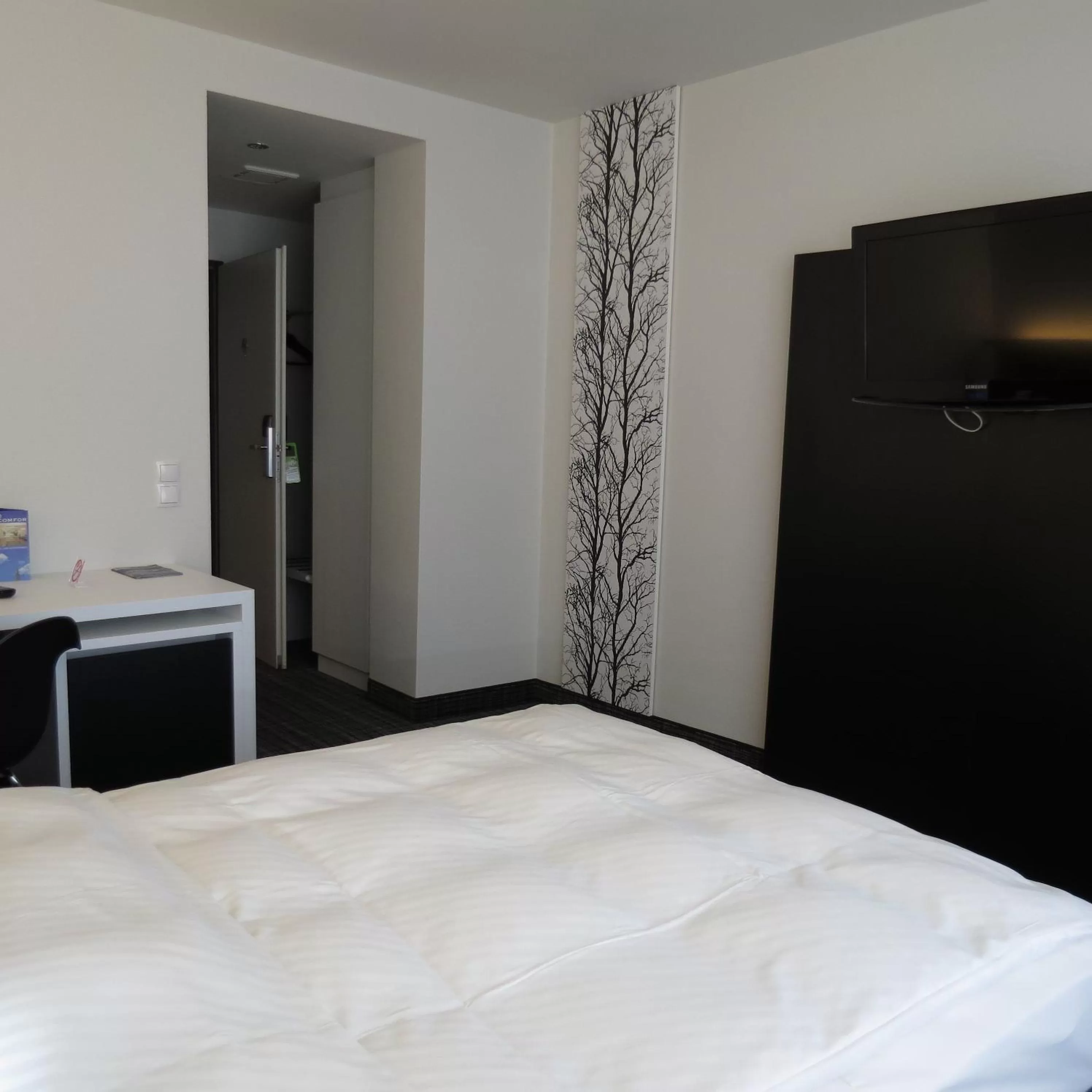 Photo of the whole room, Bed in Comfor Hotel Ulm City