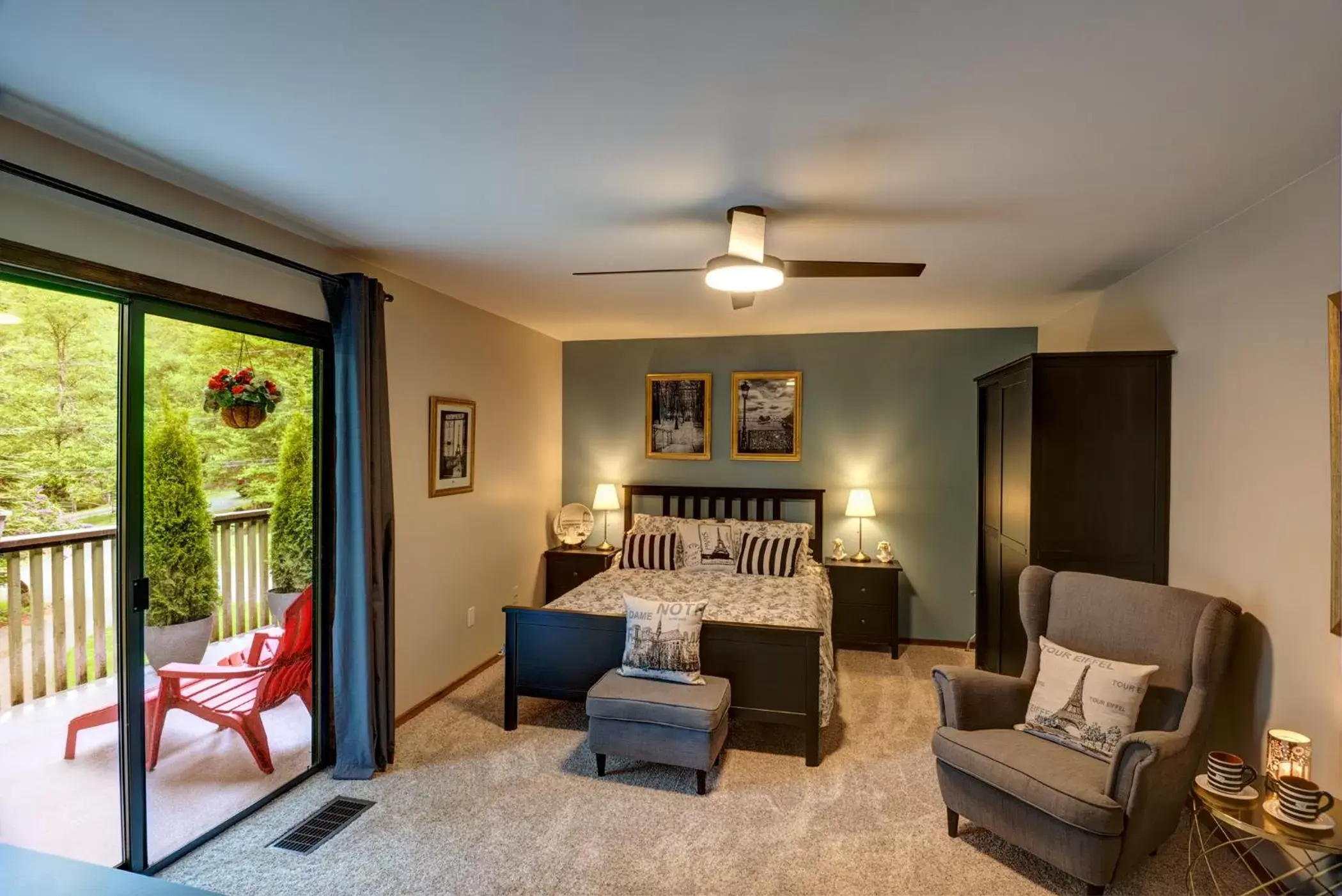 Queen Room with Balcony in Misty Meadows B and B Queen Room with Balcony in Misty Meadows B and B