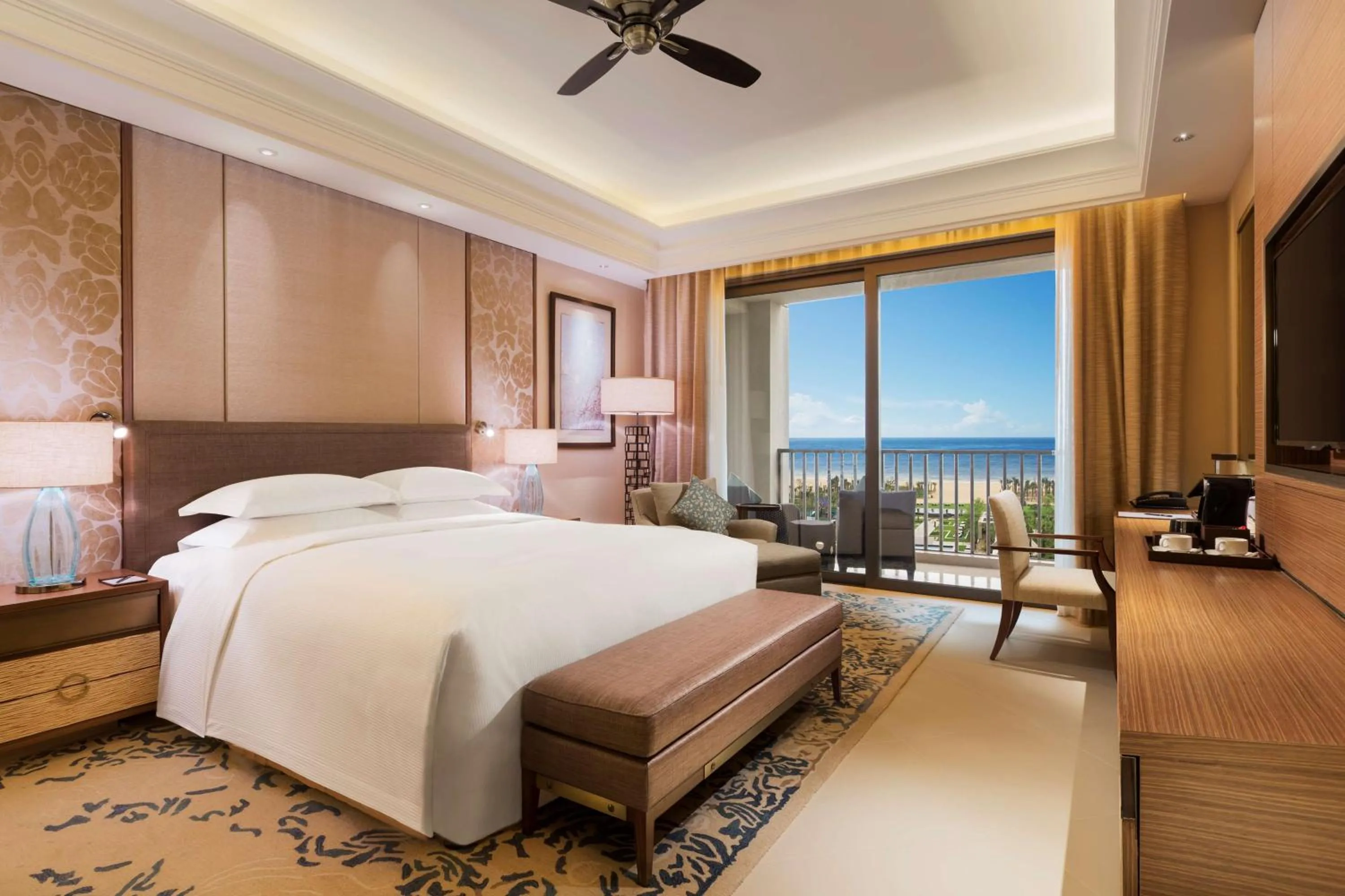 Bed in Hilton Haikou Meilan - Beachfront Hotel