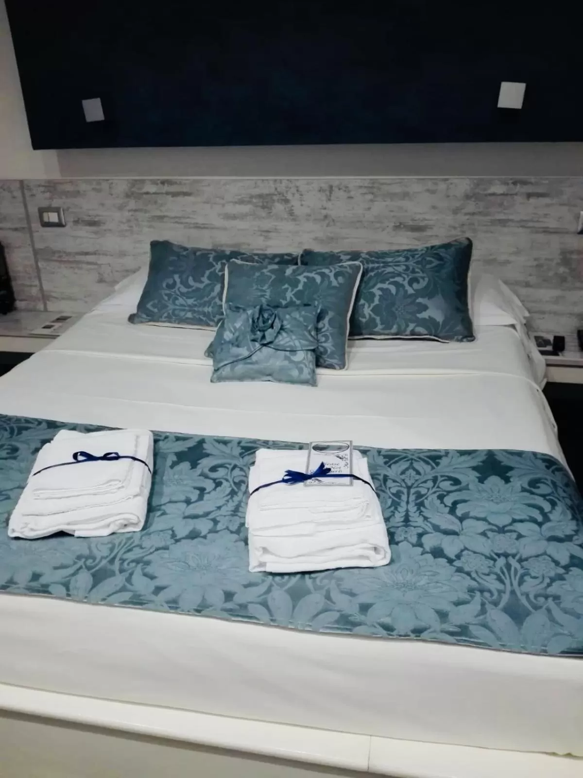 Bathroom, Bed in Relais San Pietro